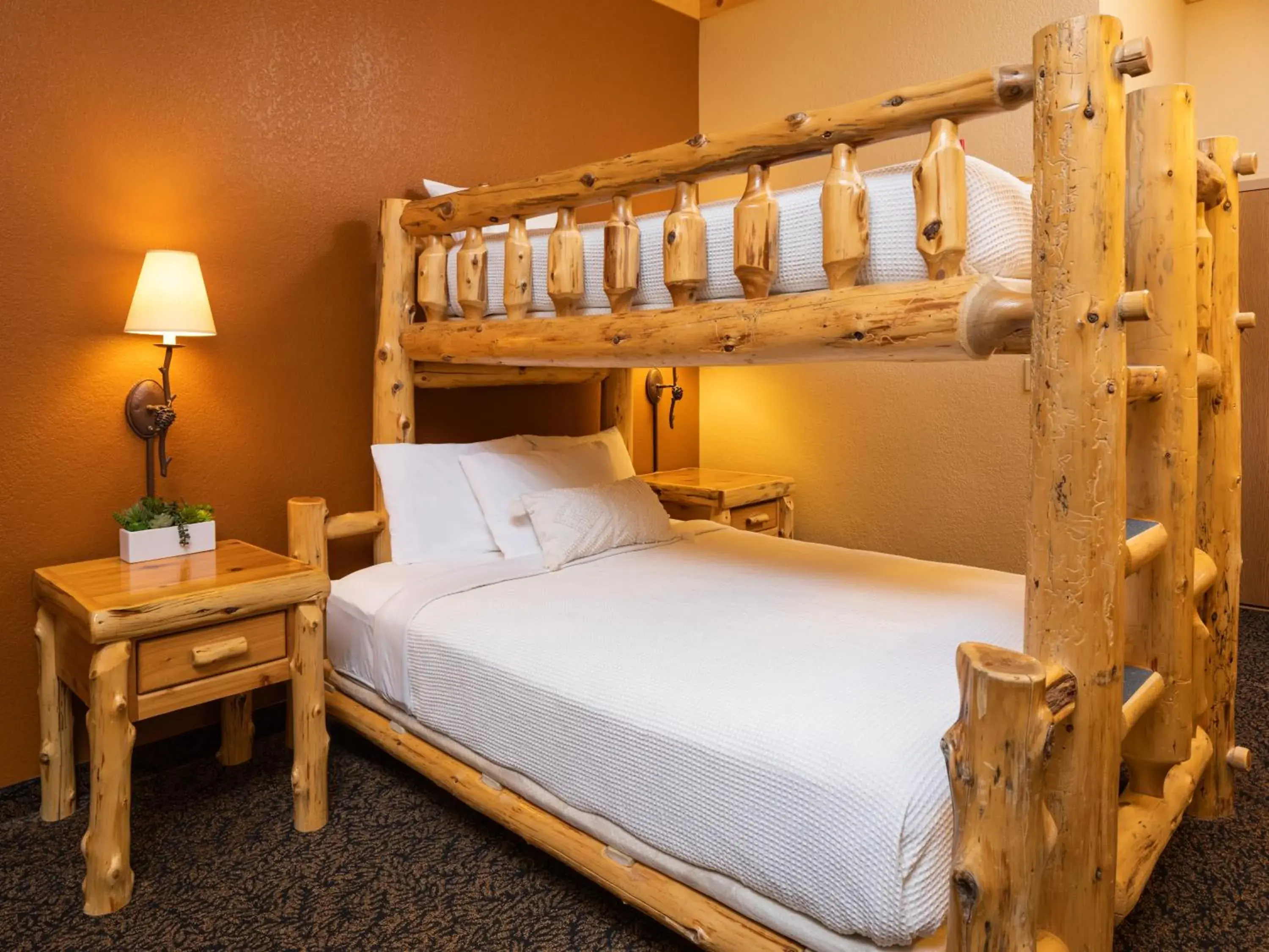 bunk bed, Bed in bantr Grand Hotel Wausau - Rothschild bunk bed, Bed in bantr Grand Hotel Wausau - Rothschild