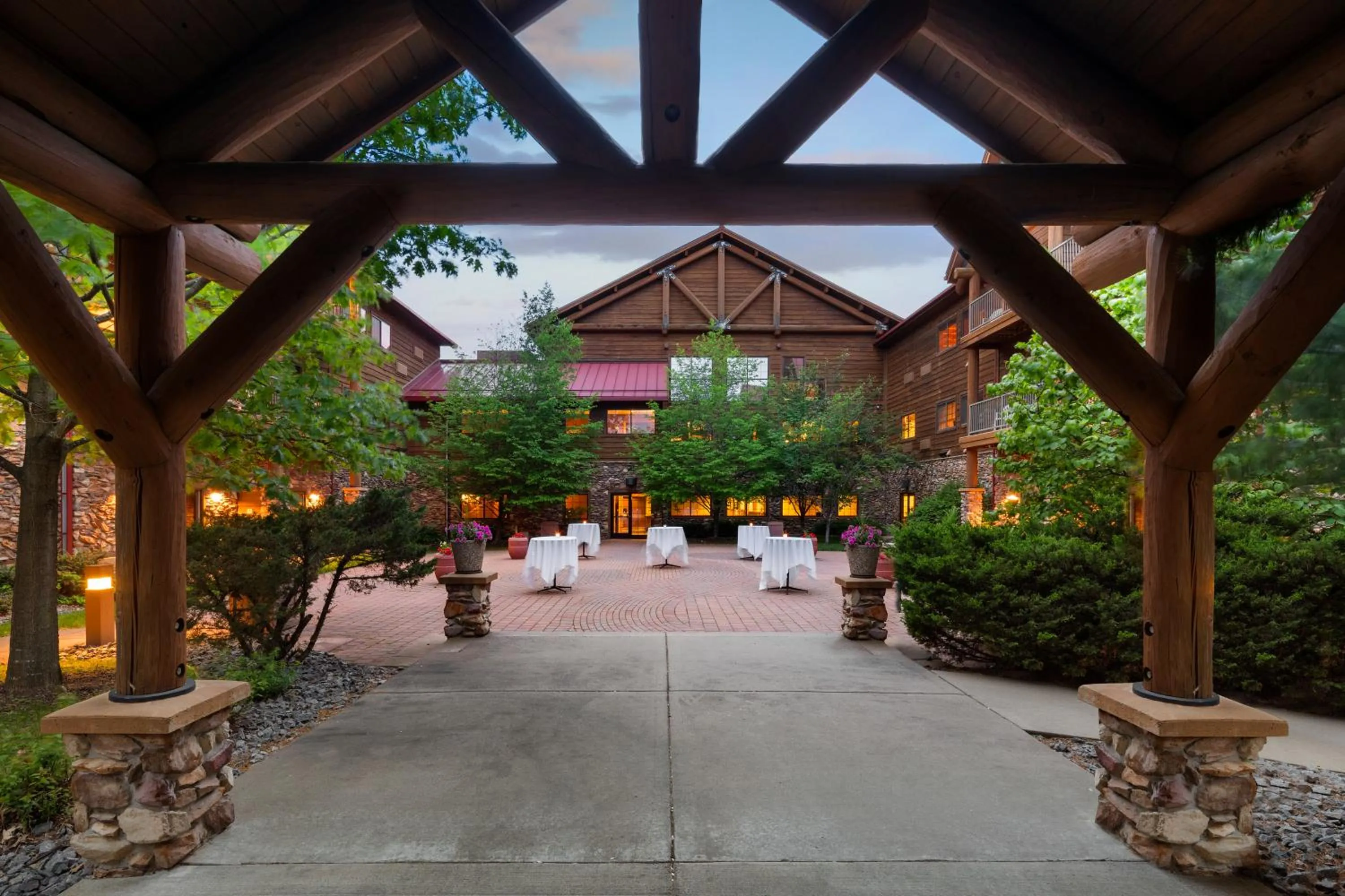 Property building in bantr Grand Hotel Wausau - Rothschild