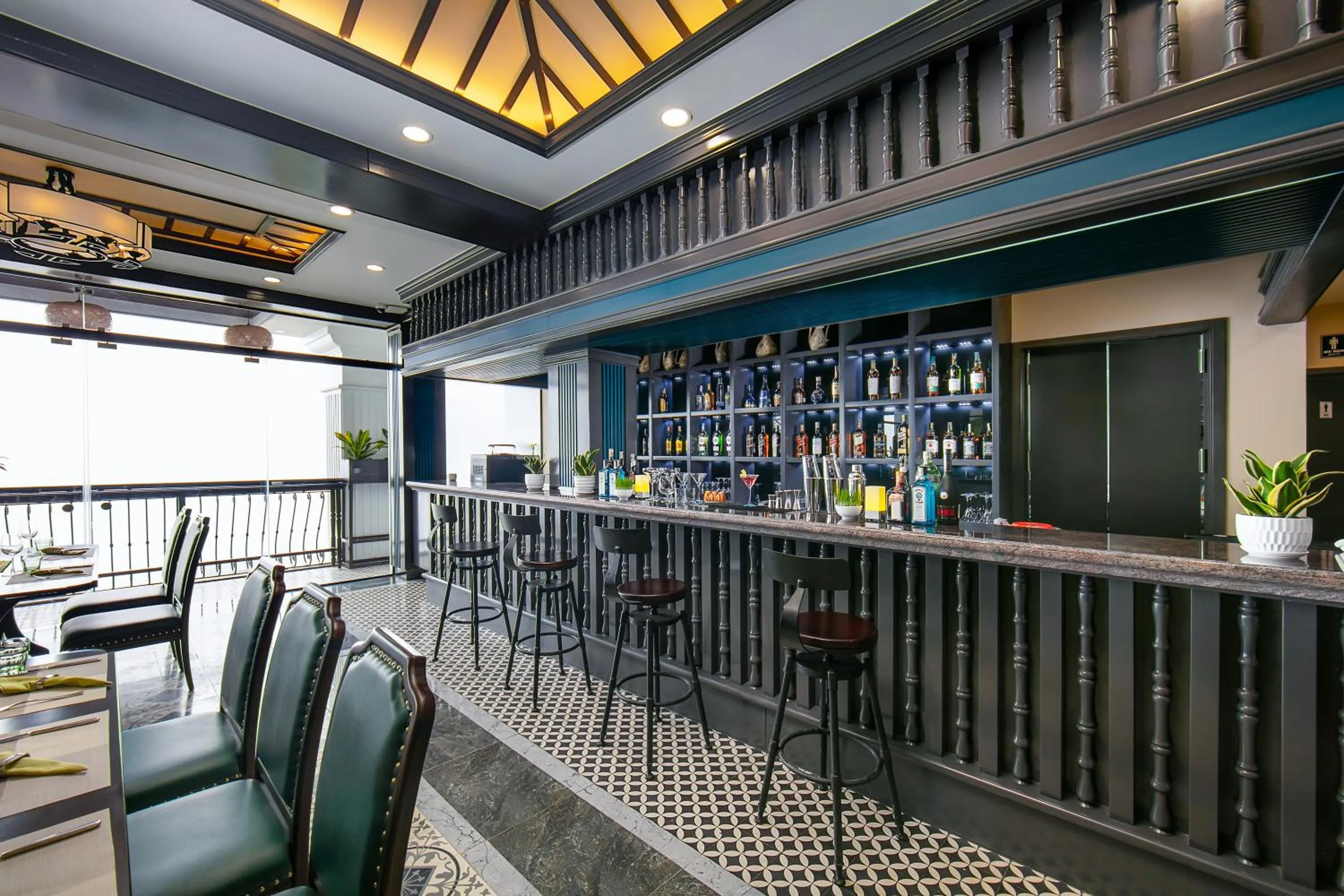 Lounge or bar in DeLaSol Sapa - Central Boutique Hotel