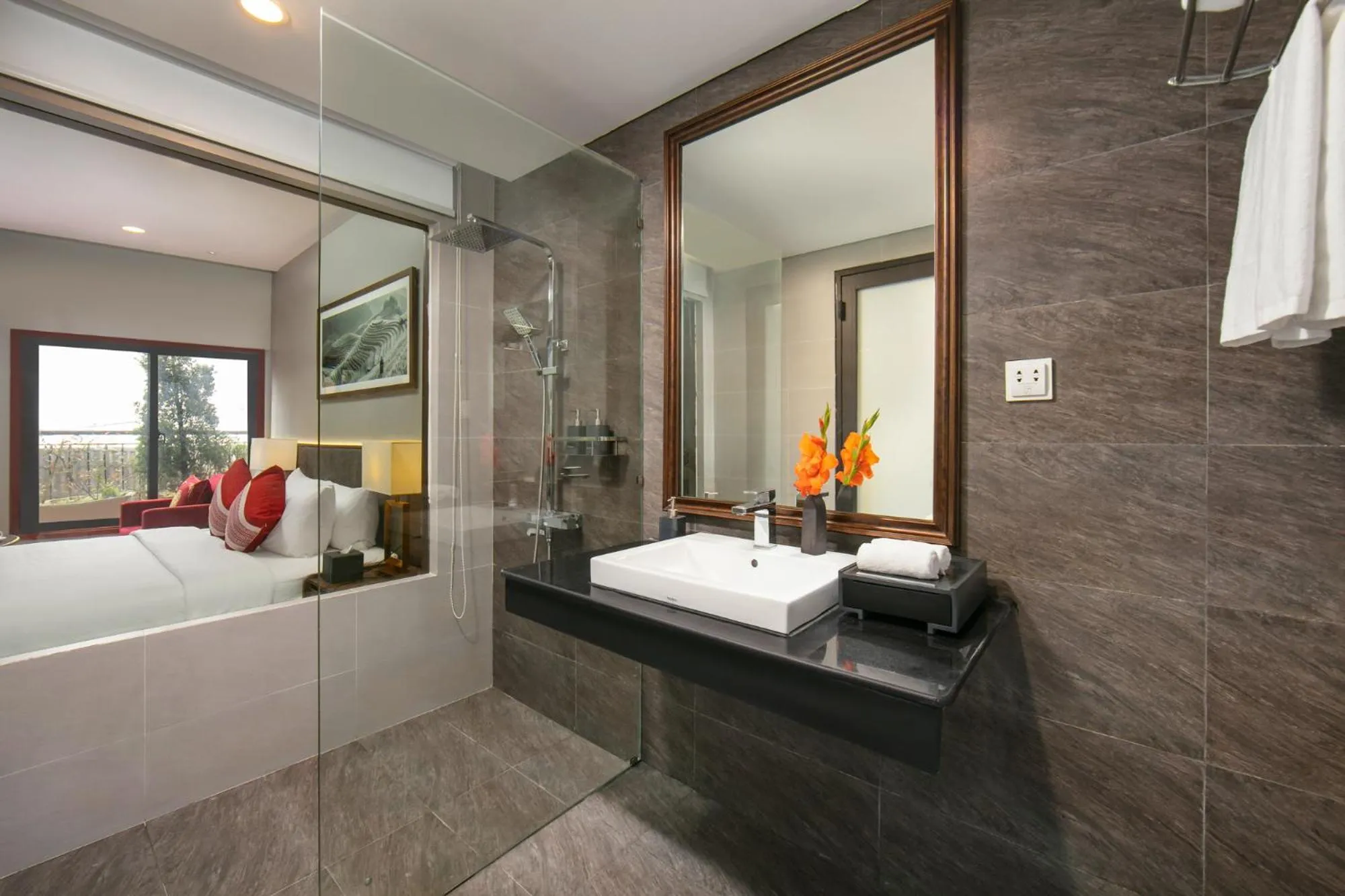 Bathroom, Bed in DeLaSol Sapa - Central Boutique Hotel