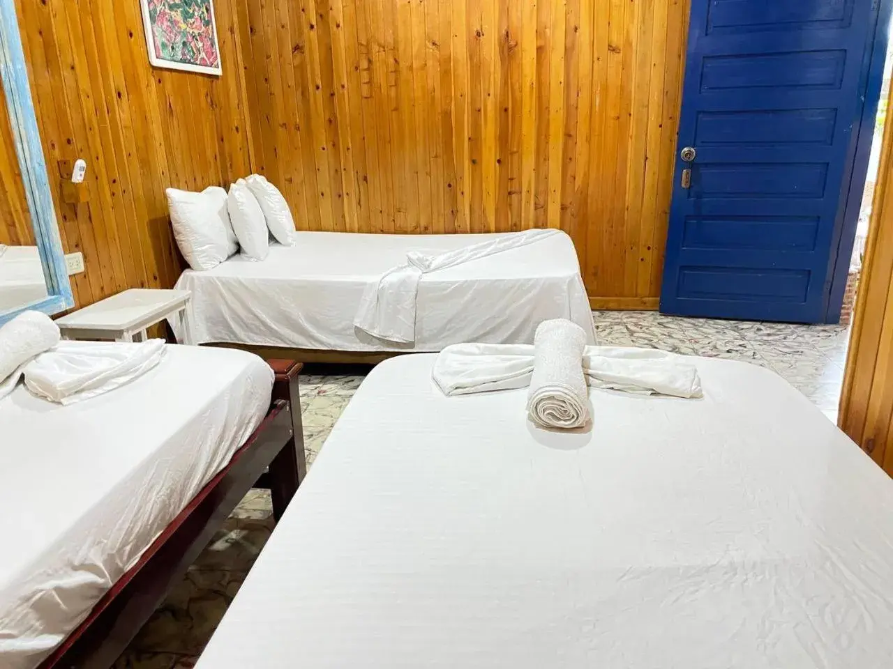 Twin Room - single occupancy in Hostal Luna Llena Getsemaní Twin Room - single occupancy in Hostal Luna Llena Getsemaní