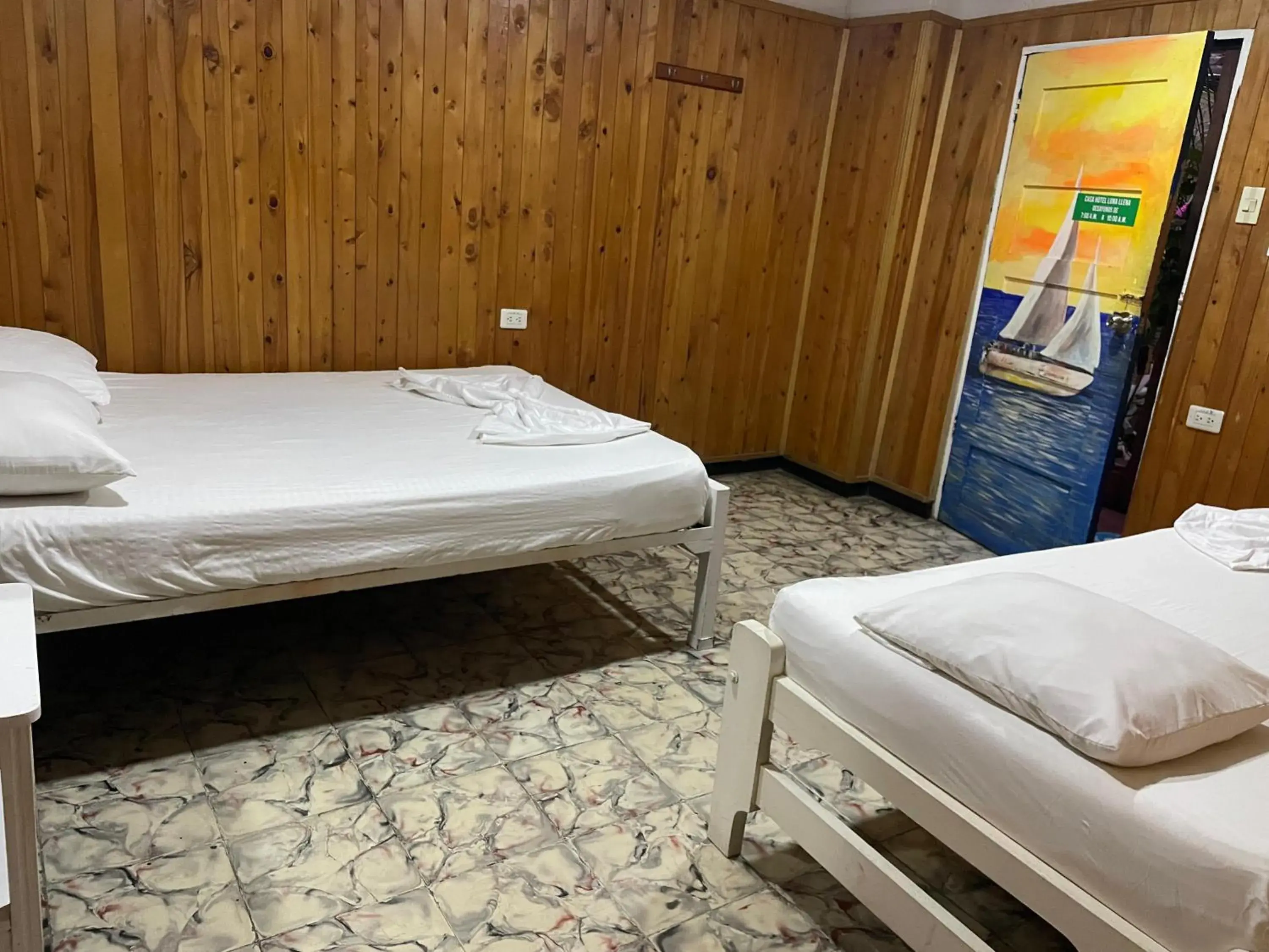 Triple Room - single occupancy in Hostal Luna Llena Getsemaní Triple Room - single occupancy in Hostal Luna Llena Getsemaní