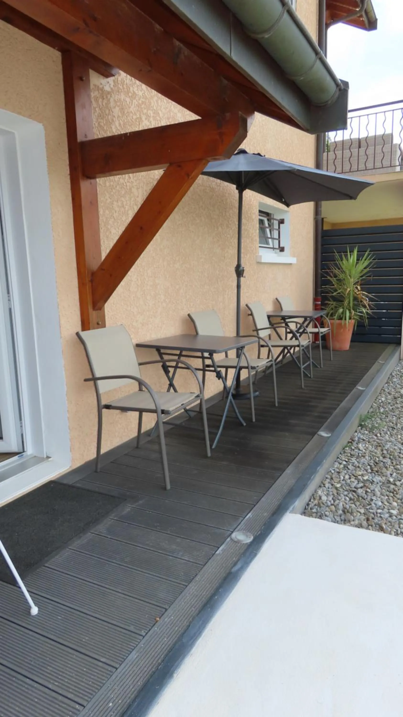 Garden view in Au coucher du lac