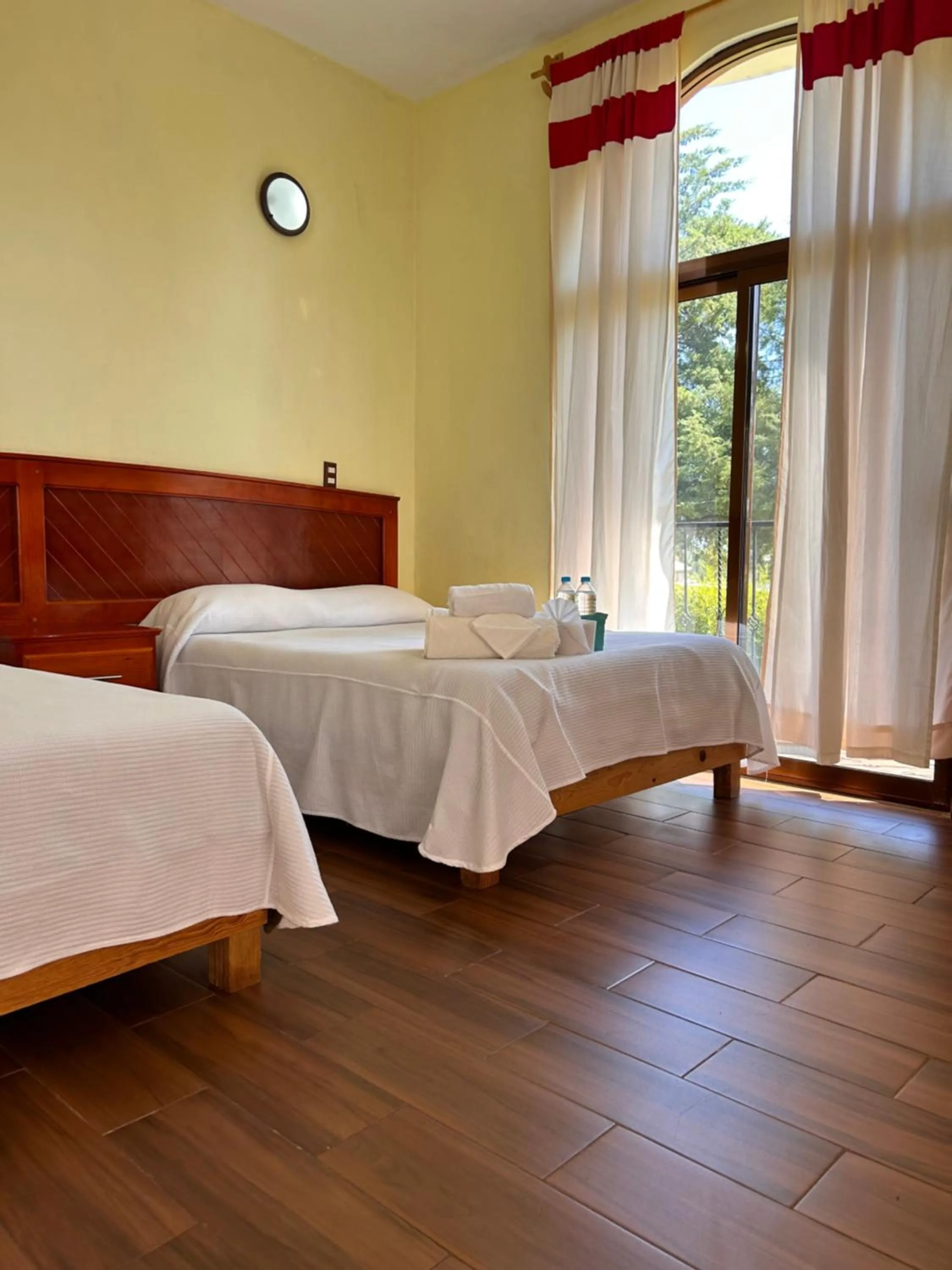 HOTEL RESTAURANT LOS PRISMAS