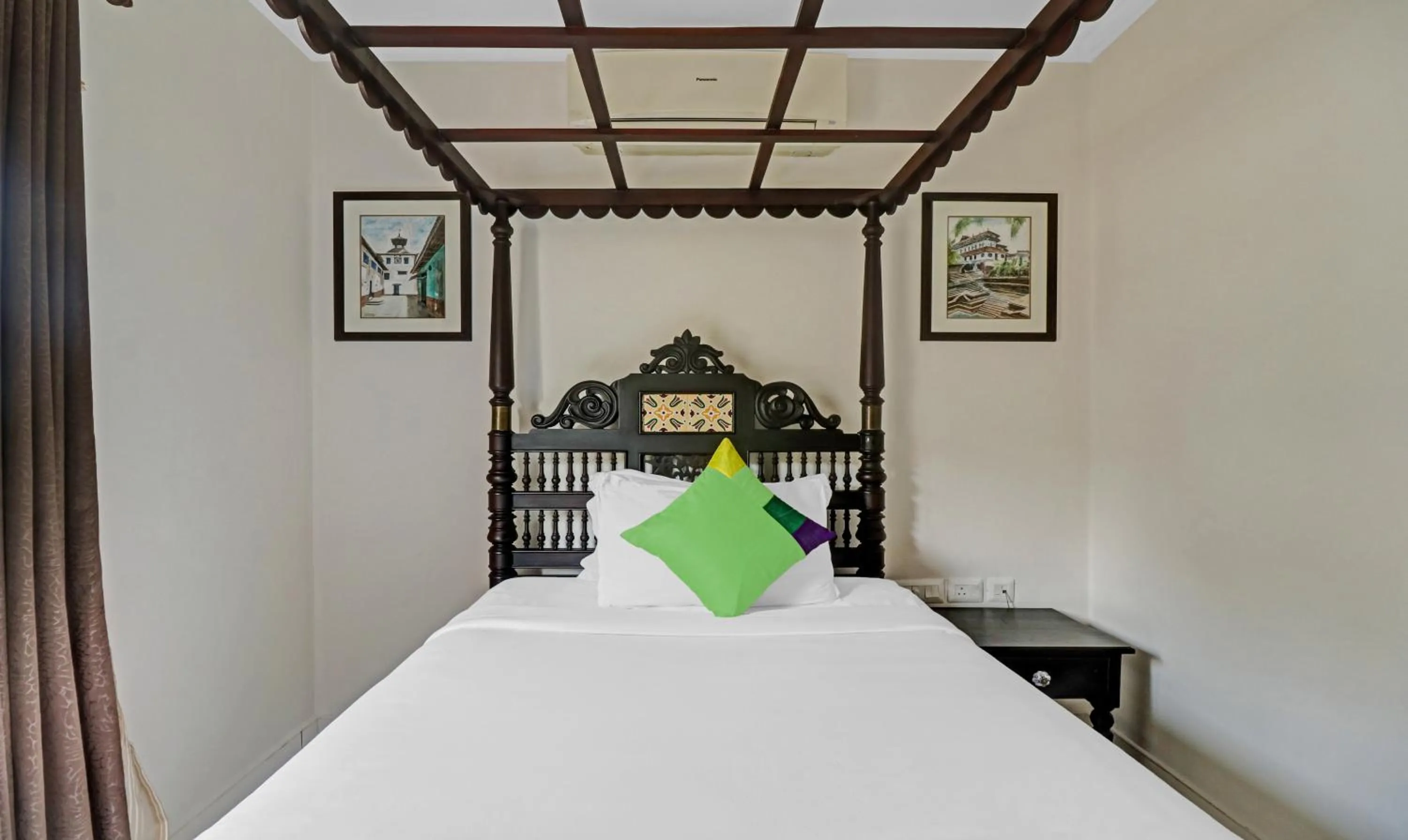 Bedroom, Bed in Treebo Anchor Inn