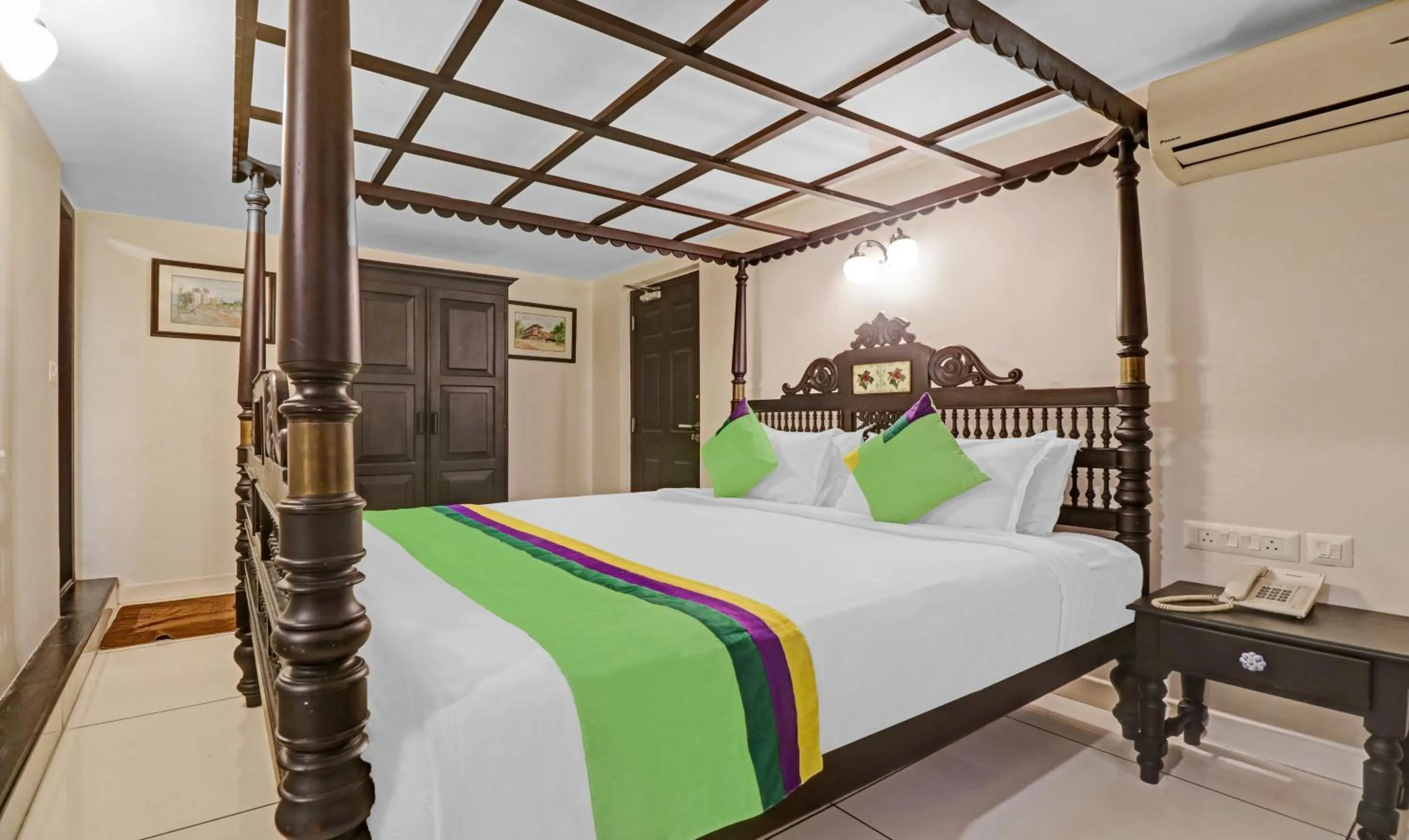 Bedroom, Bed in Treebo Anchor Inn