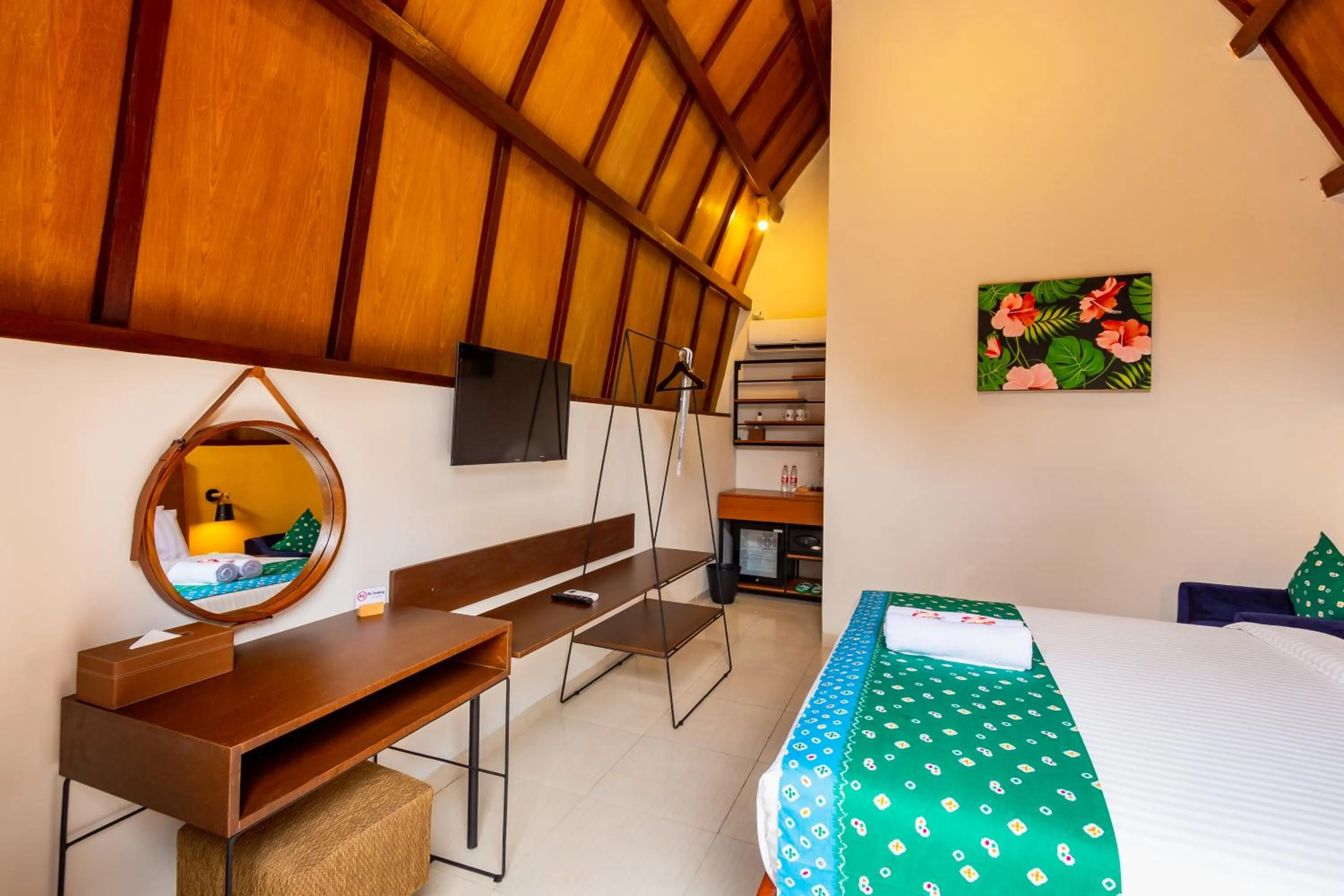 Photo of the whole room, Bed in Omah Lumbung Yogyakarta