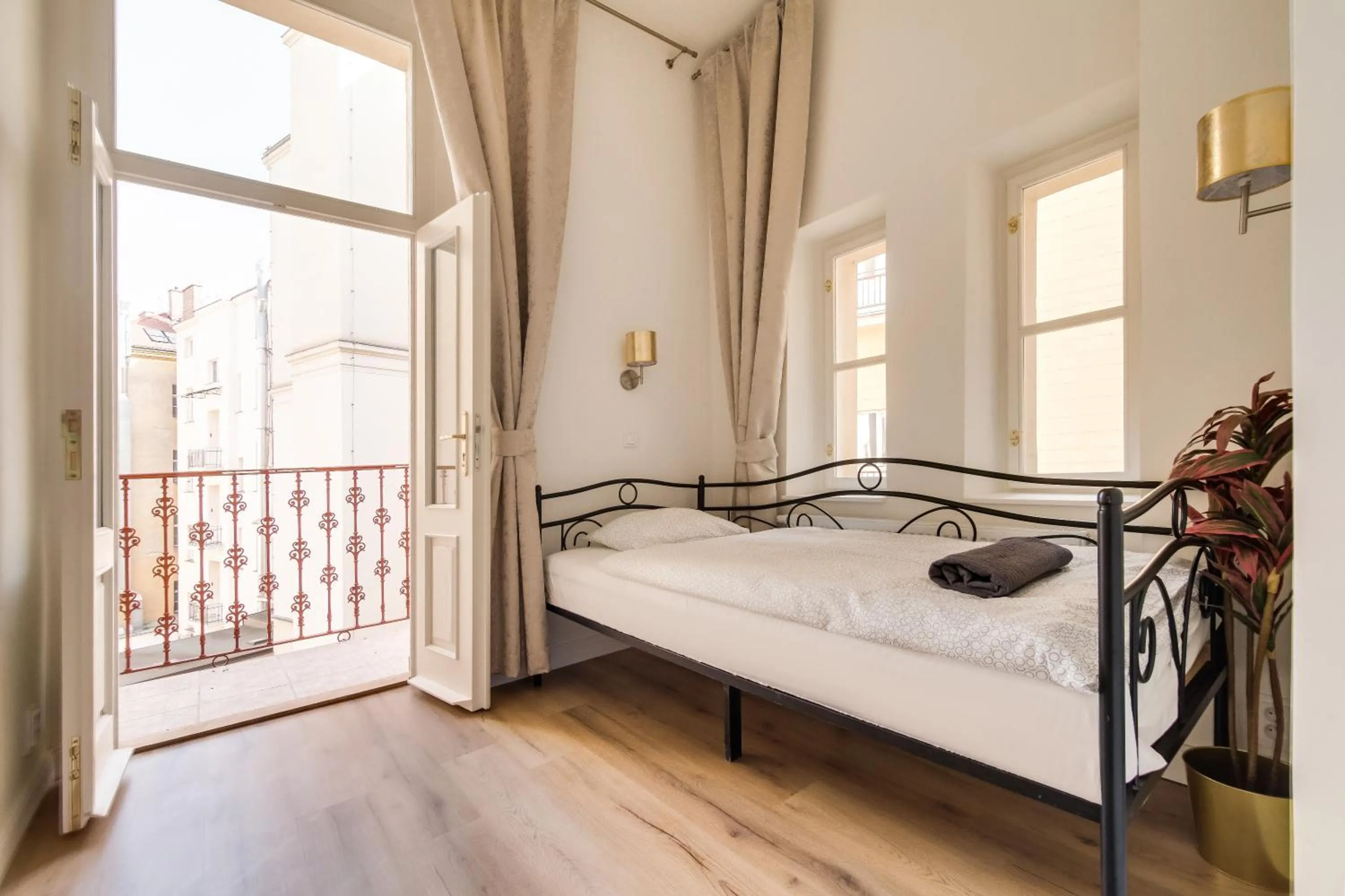 Charles Bridge - 3 bedroom Apartment - Old Town