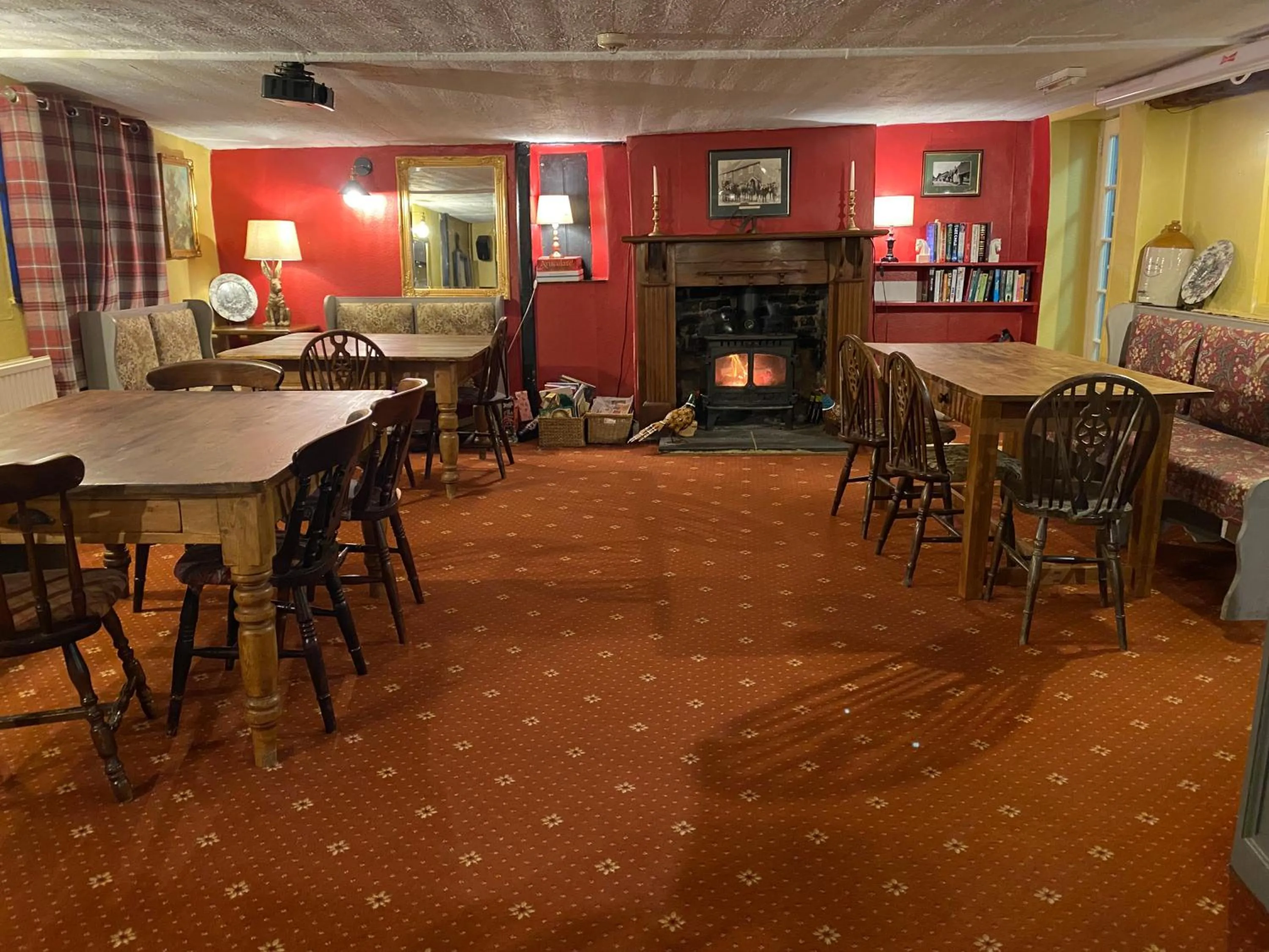 Restaurant/places to eat in The Carriers Arms