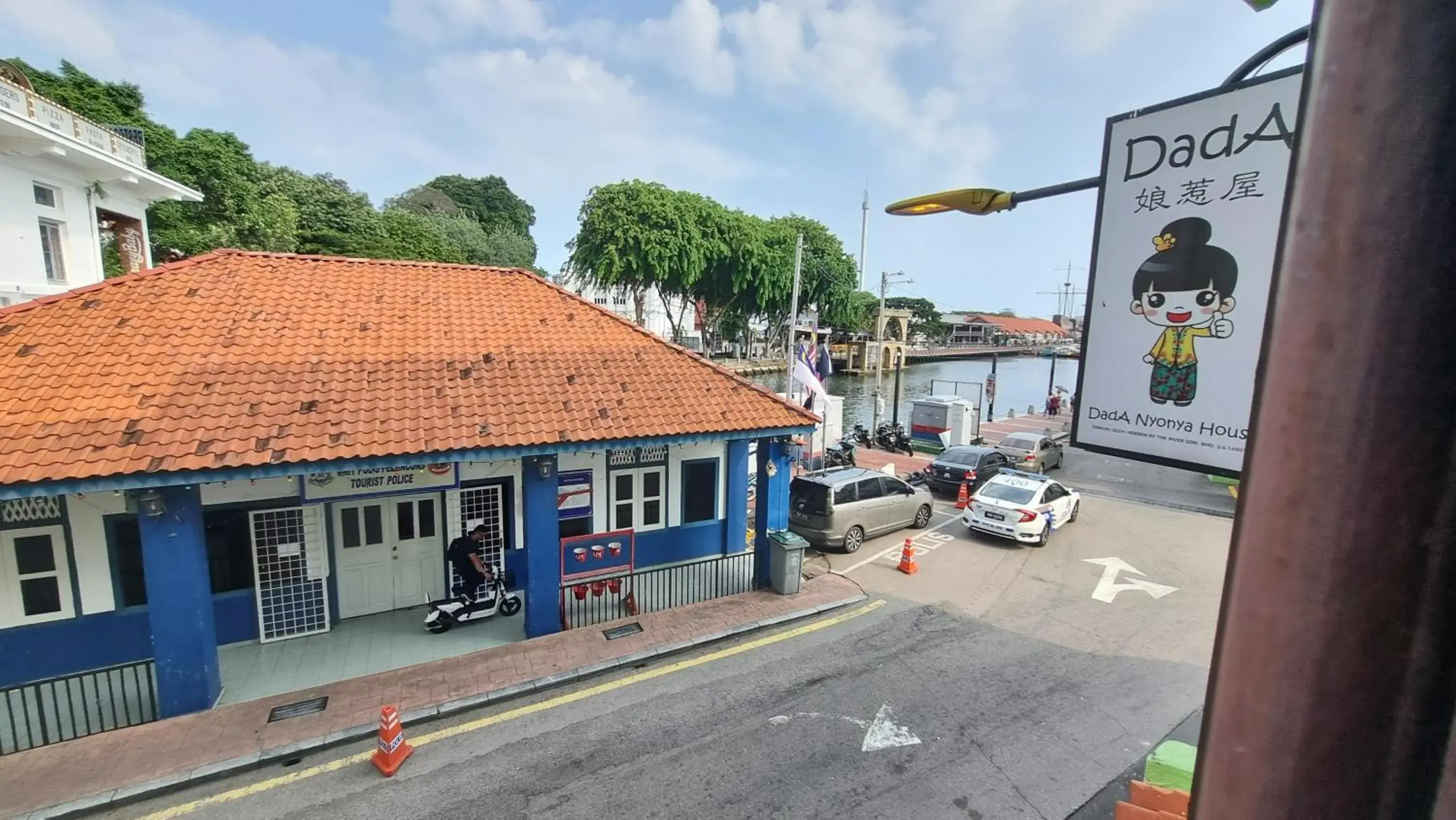 Street view in Heeren By The River Street view in Heeren By The River