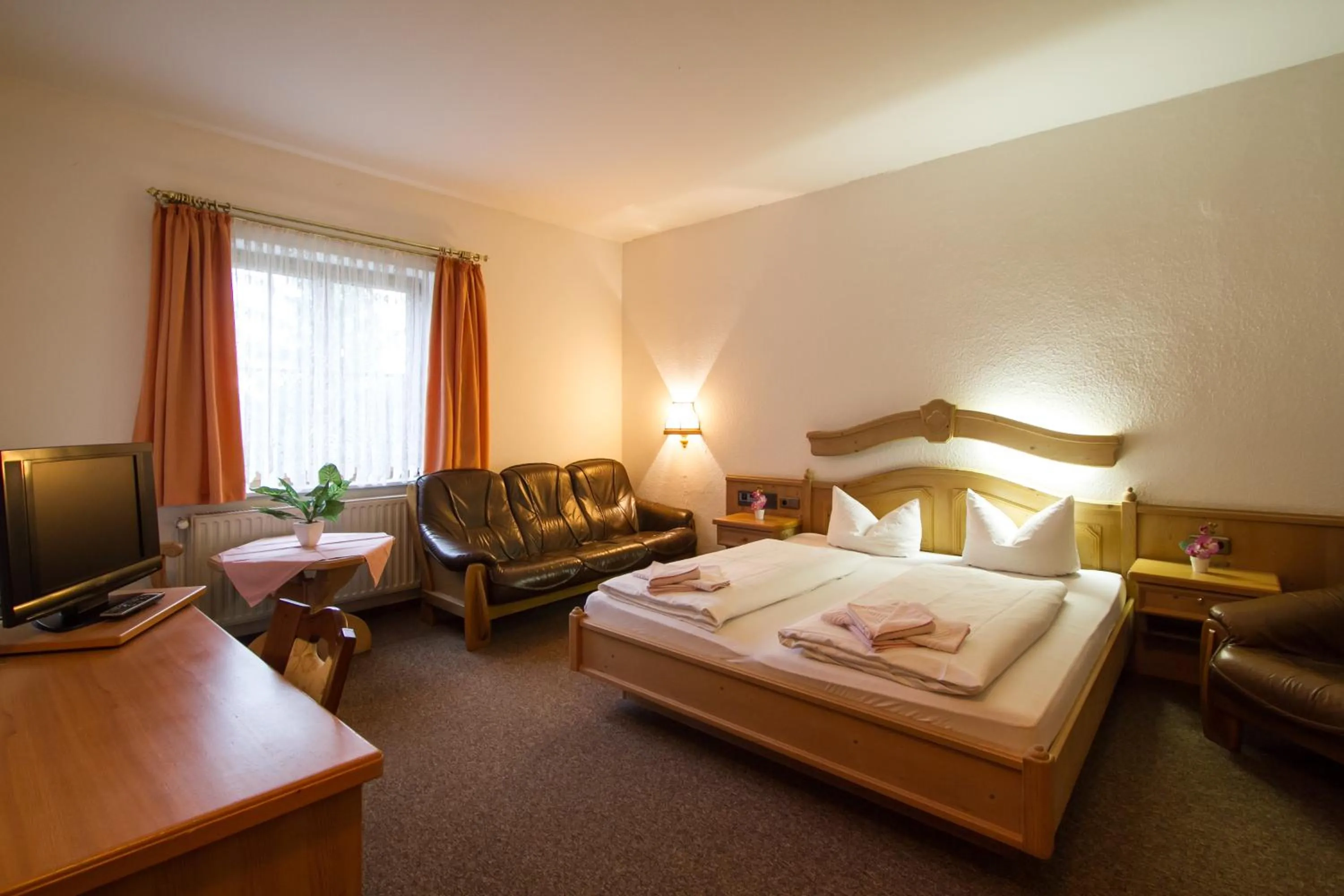 Photo of the whole room, Bed in Hotel Gröbern am See