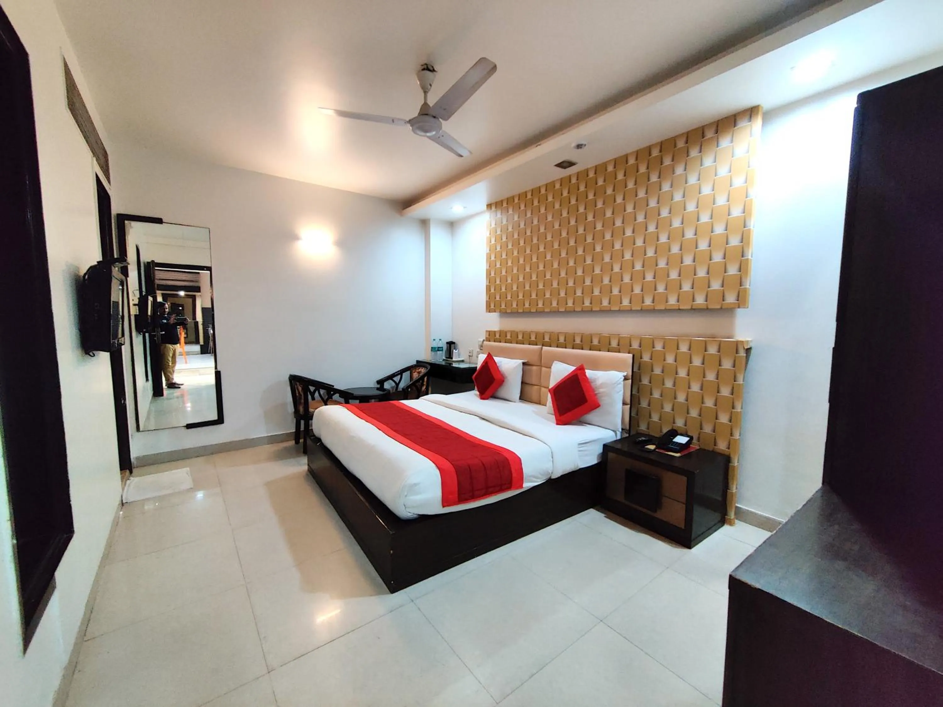 Bed in Hotel Delhi Pride, Karol Bagh