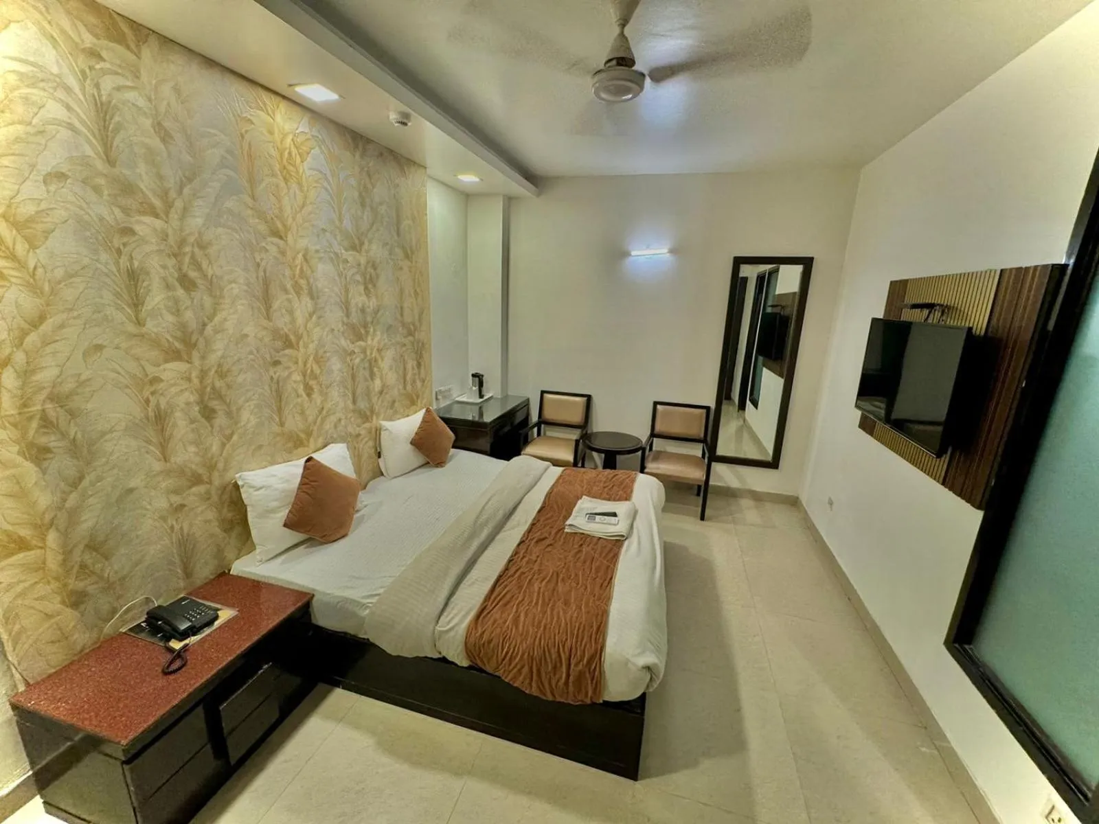 Bed in Hotel Delhi Pride, Karol Bagh