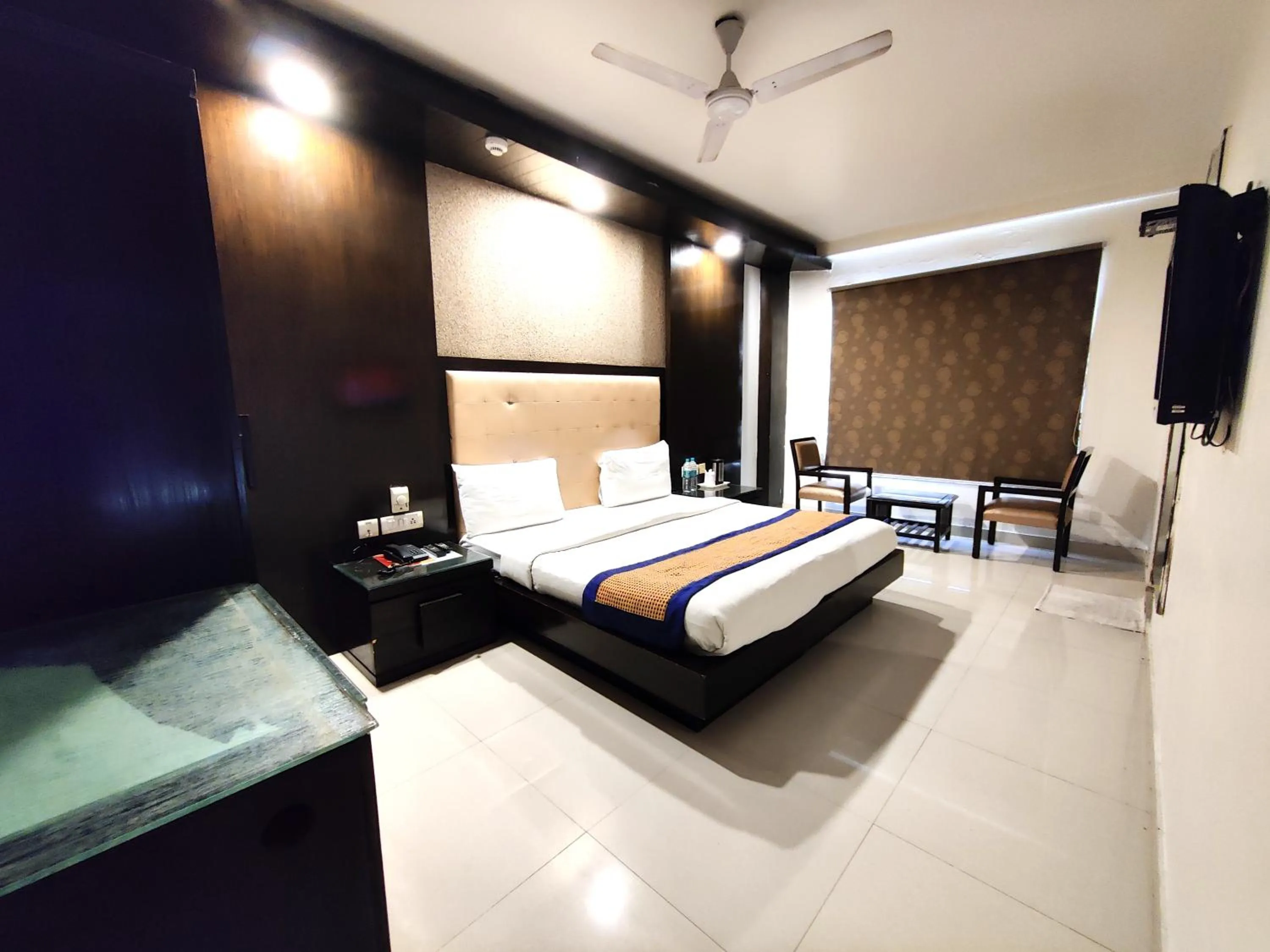 Bed in Hotel Delhi Pride, Karol Bagh