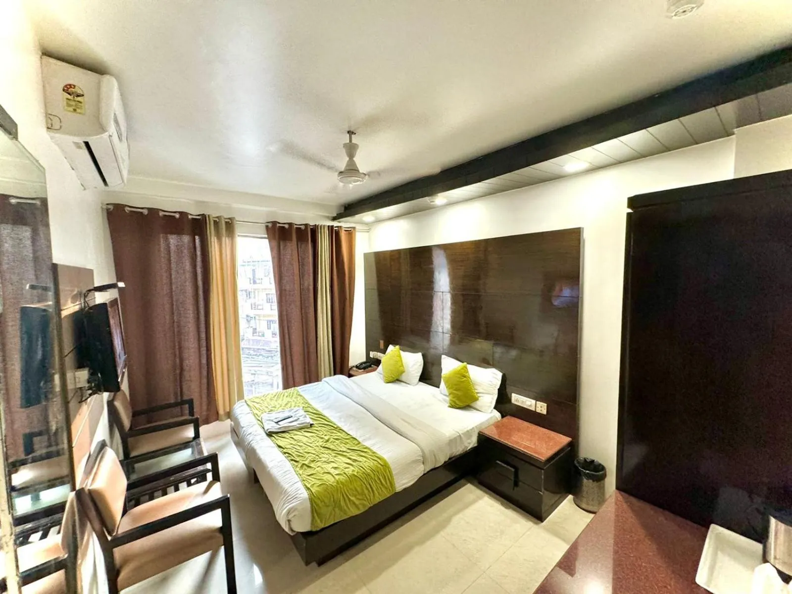 Bed in Hotel Delhi Pride, Karol Bagh