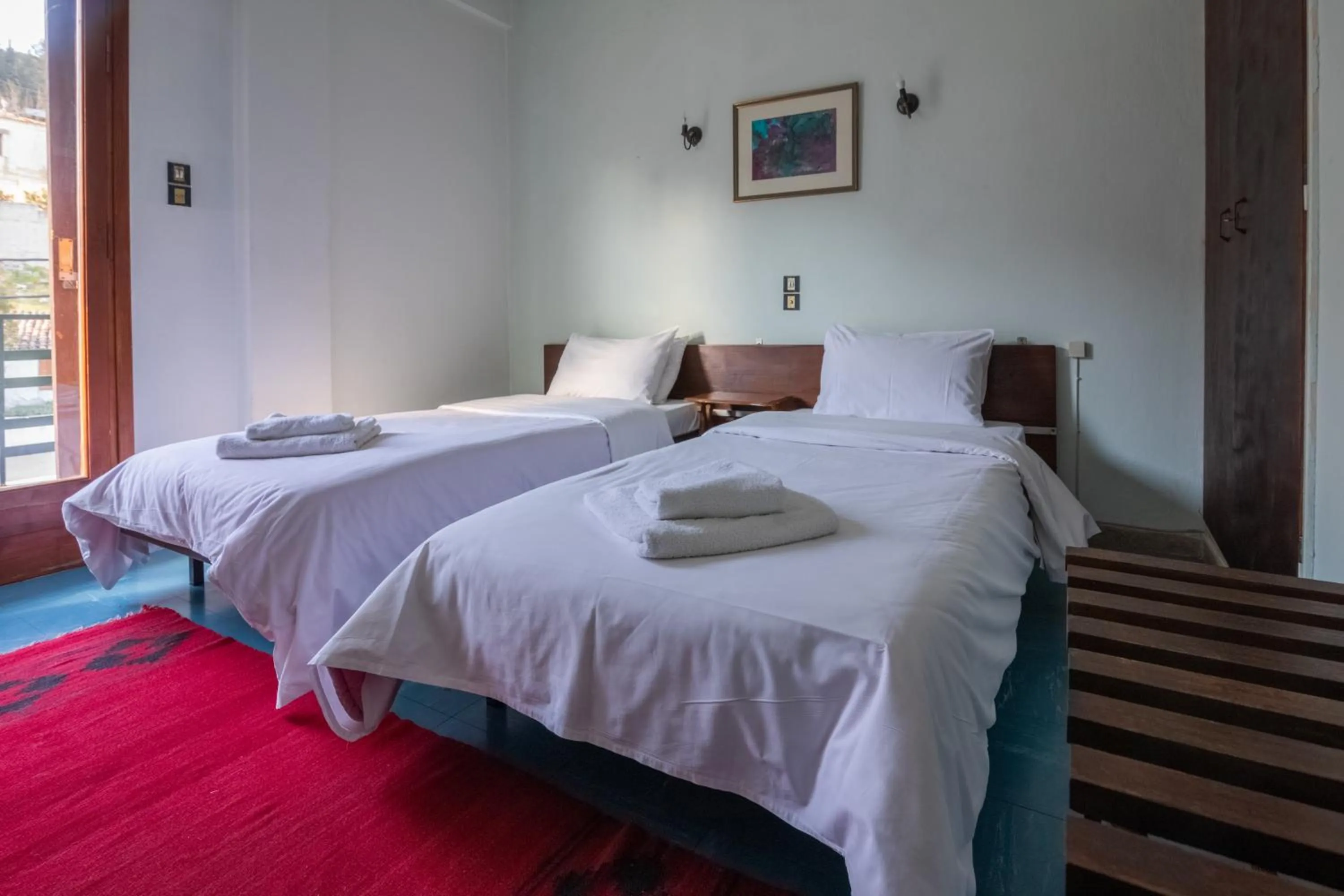 Photo of the whole room, Bed in ARION