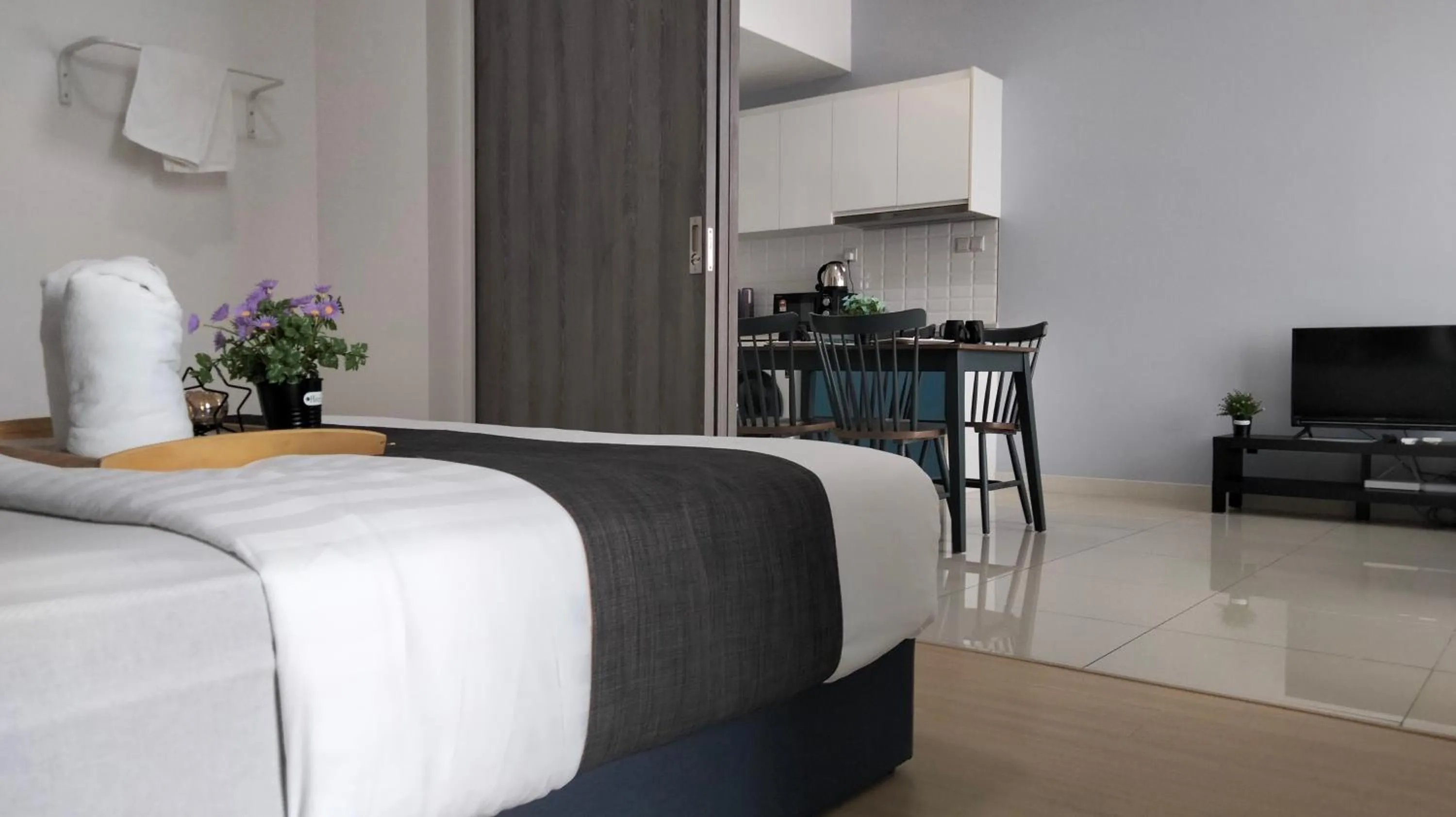 Communal lounge/ TV room in Continew Residence by HomeBrickz