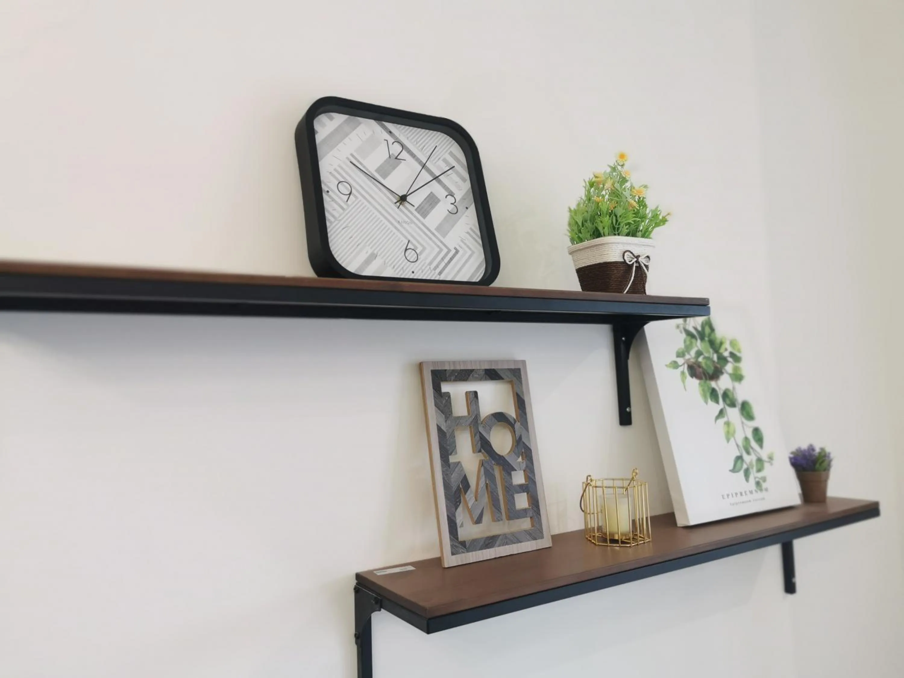 Living room in Continew Residence by HomeBrickz