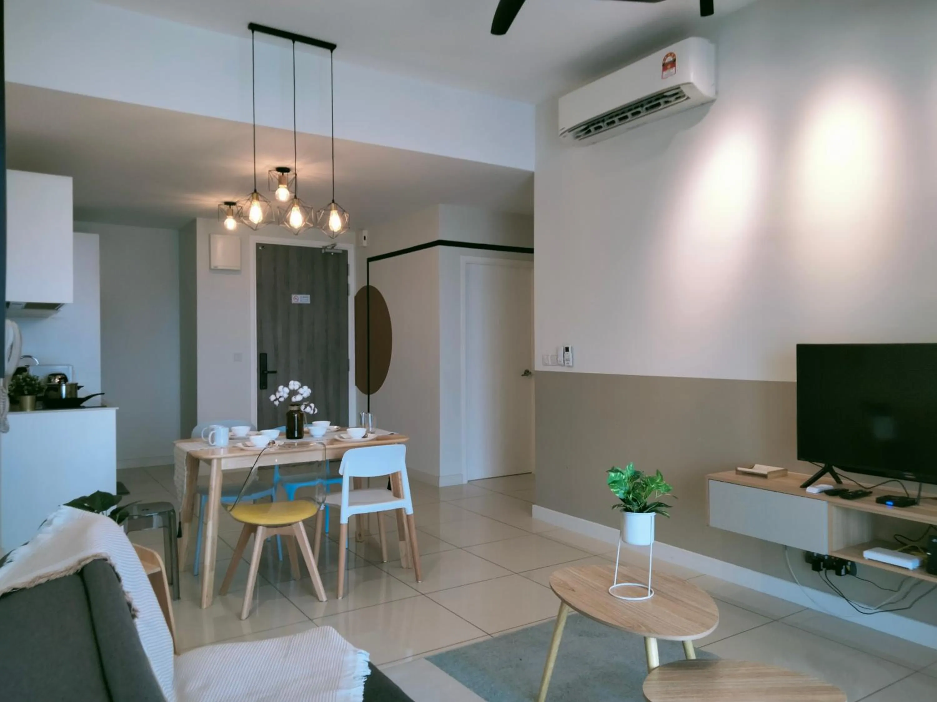 Communal lounge/ TV room in Continew Residence by HomeBrickz