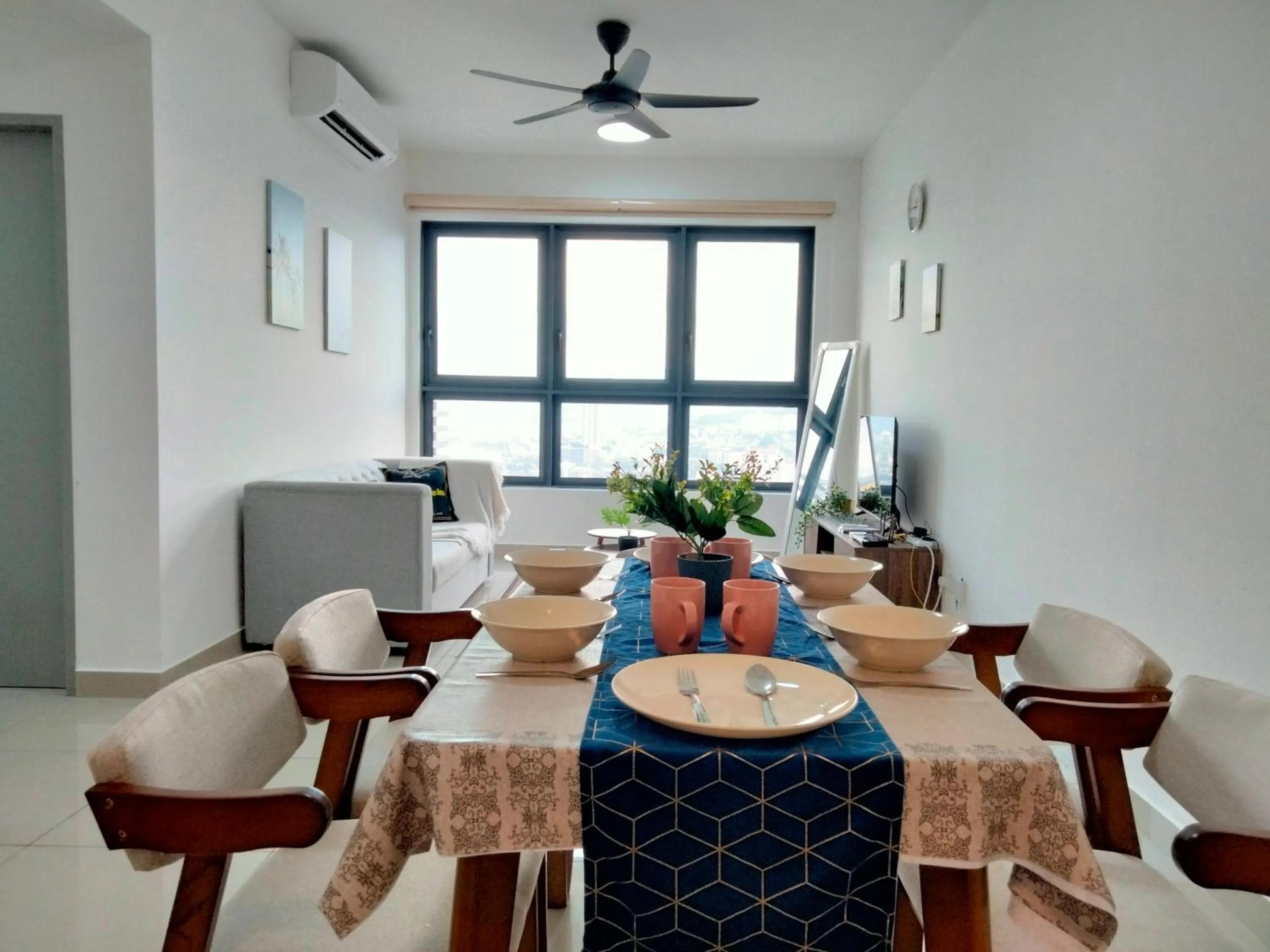 Communal lounge/ TV room in Continew Residence by HomeBrickz