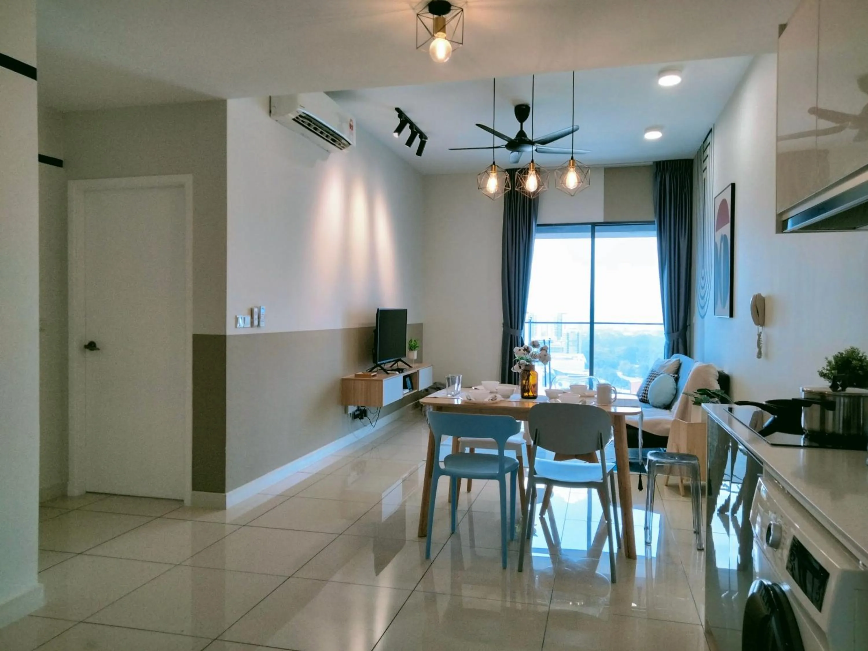 TV and multimedia in Continew Residence by HomeBrickz