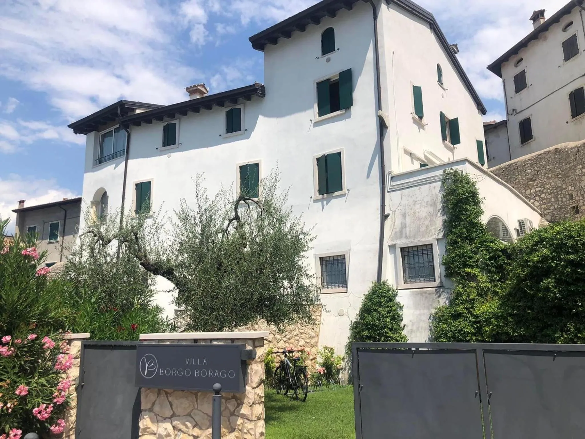 Property building in Villa Borgo Borago