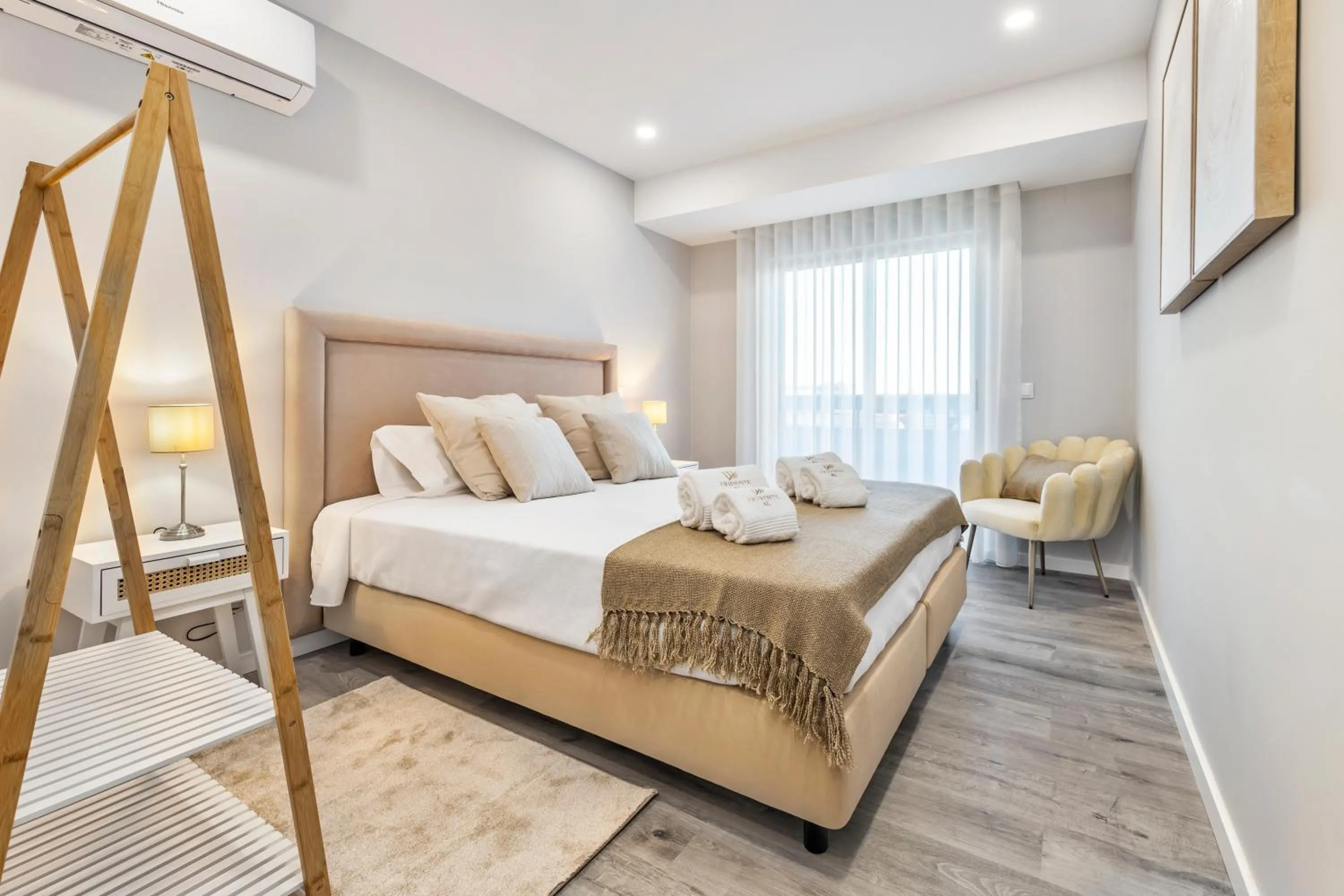 Bed in Faro Main Avenue Apartment