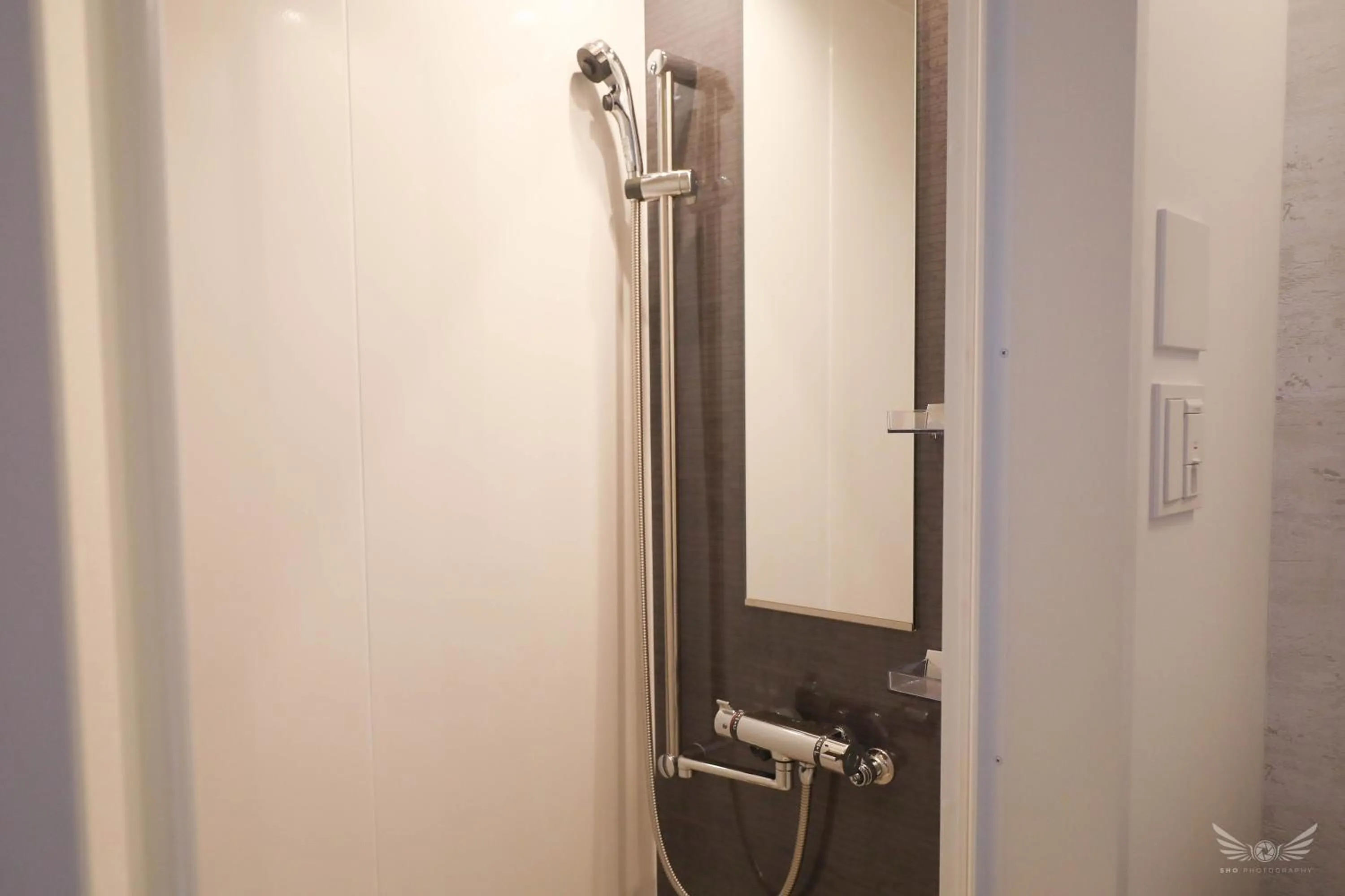Shower in FFFFFF Hotel エフホテル