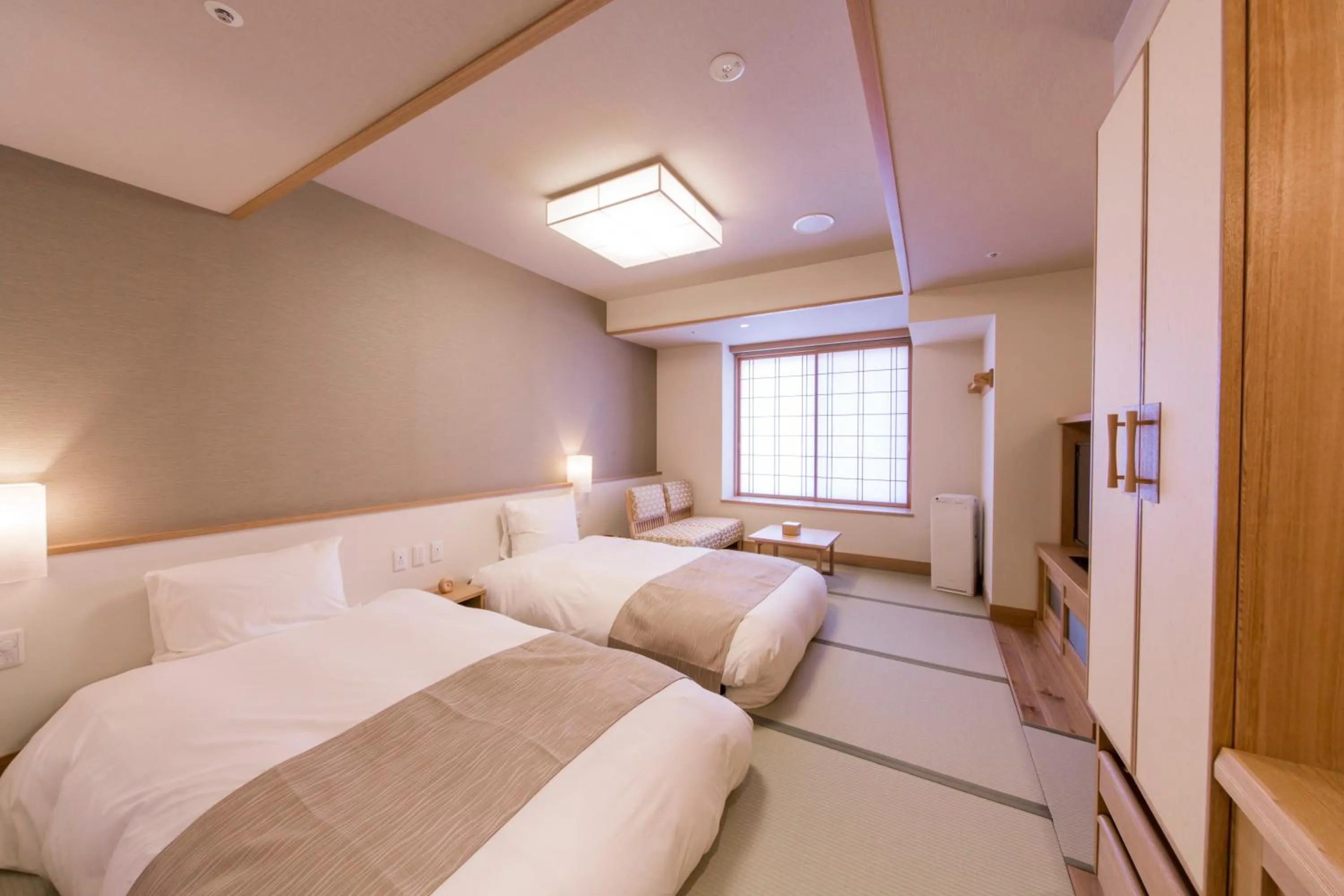 Photo of the whole room, Bed in Oyado Tsukiyo no Usagi