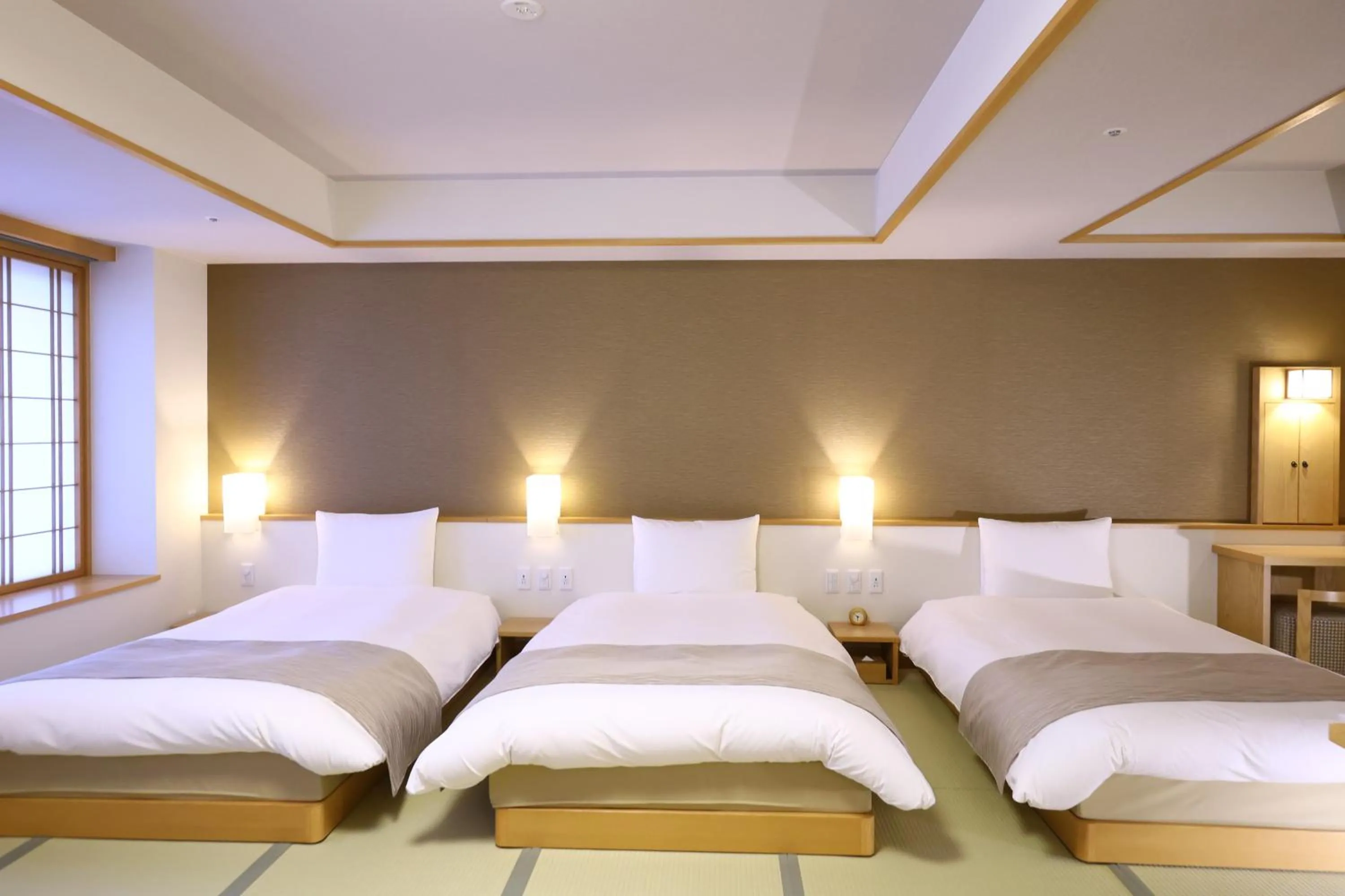 Photo of the whole room, Bed in Oyado Tsukiyo no Usagi