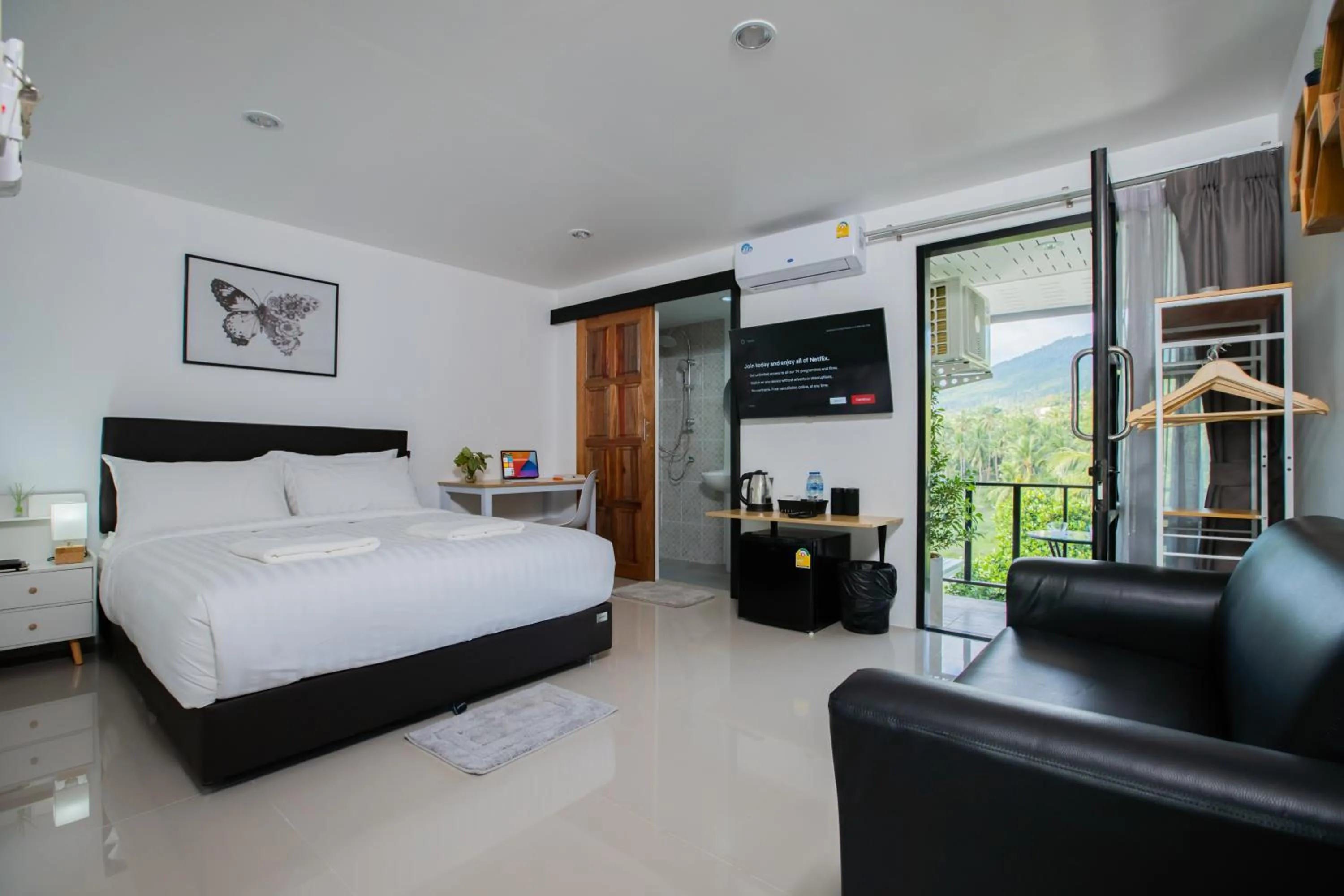 Deluxe Double Room with Balcony in Laewan Guesthouse