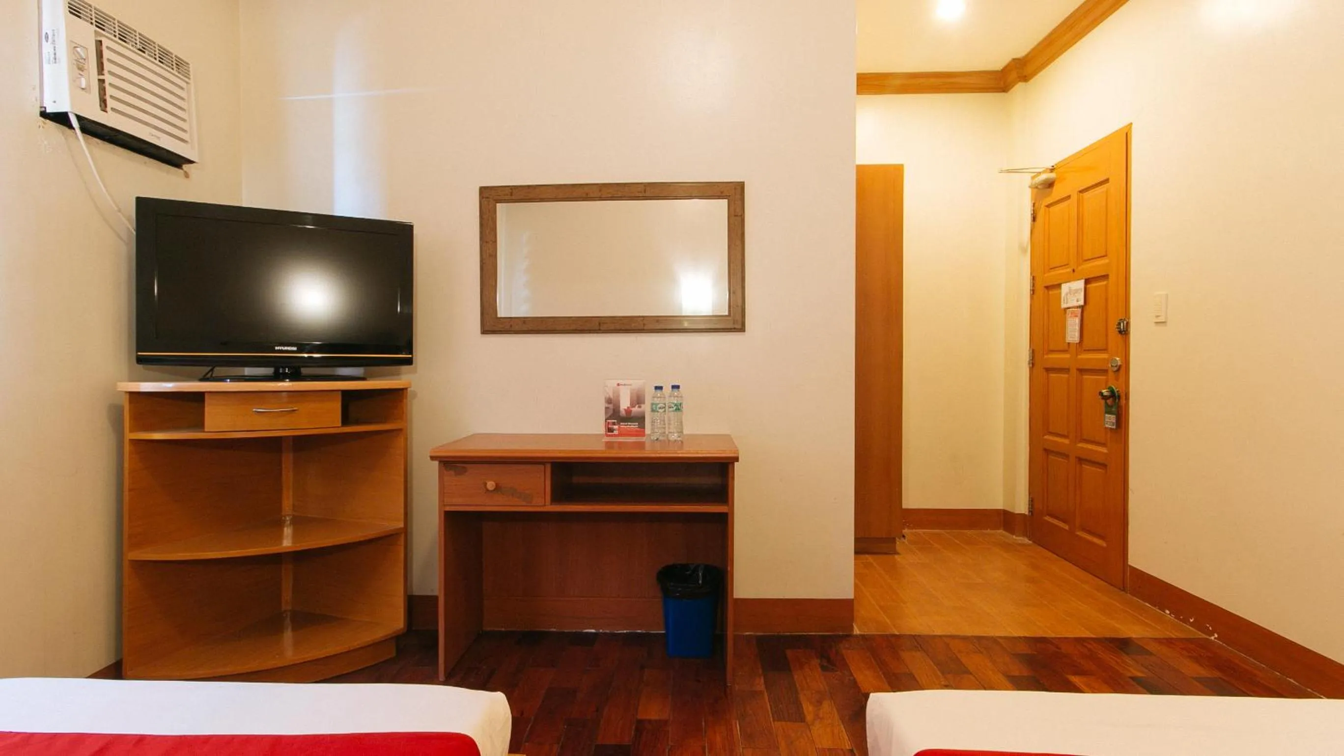 TV and multimedia, Bed in RedDoorz Premium @ Nick Hotel Gerona Tarlac