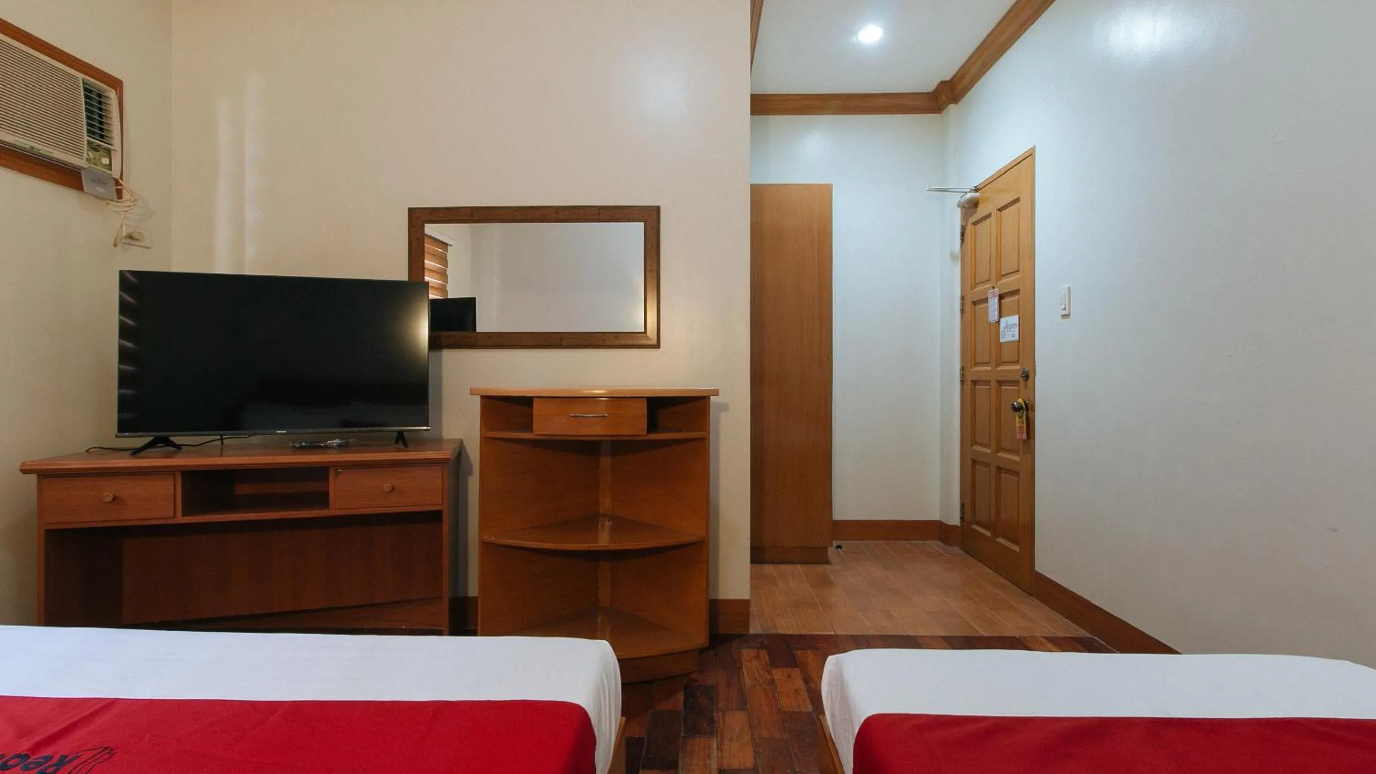 TV and multimedia, Bed in RedDoorz Premium @ Nick Hotel Gerona Tarlac