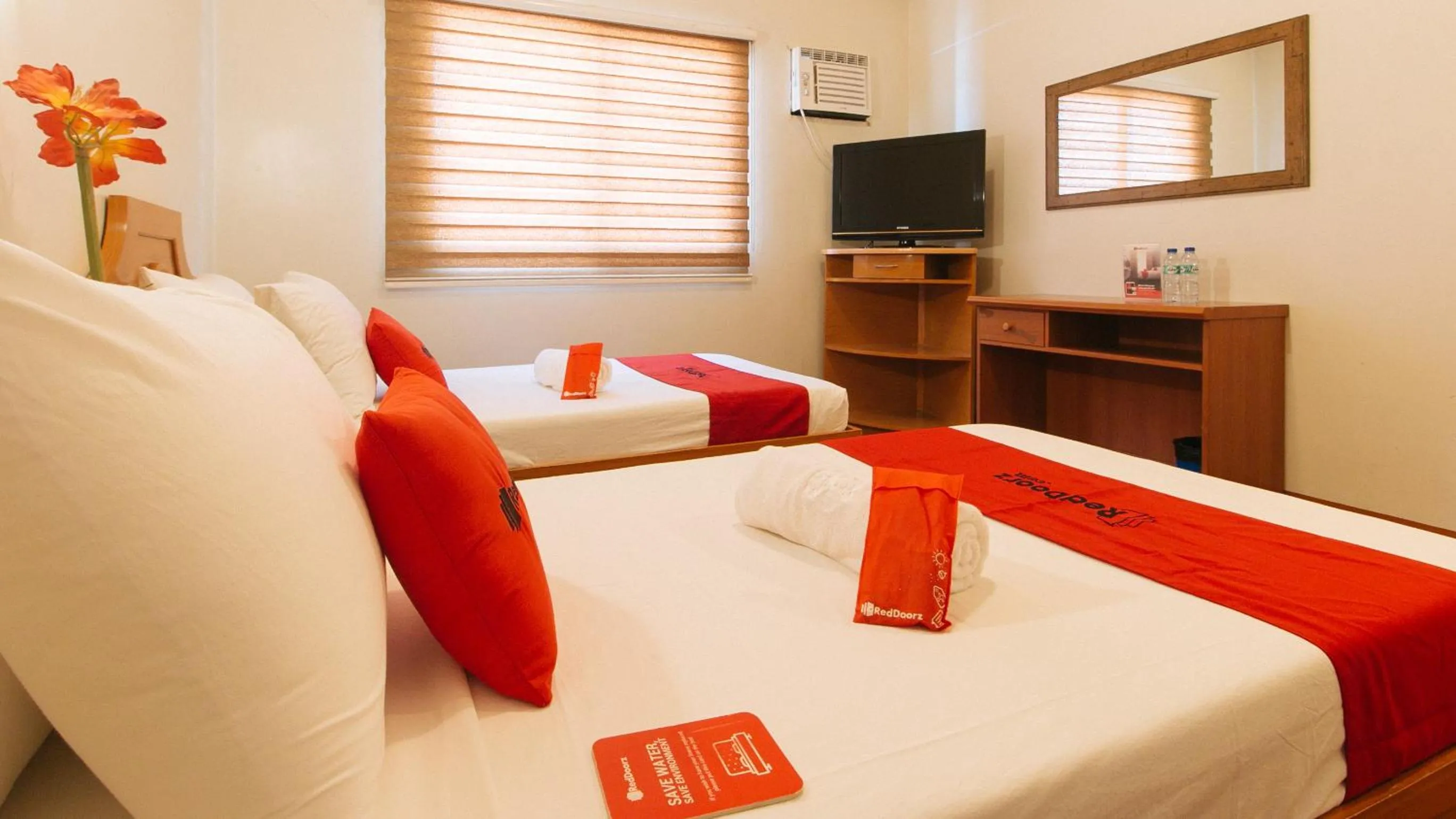 Bed in RedDoorz Premium @ Nick Hotel Gerona Tarlac