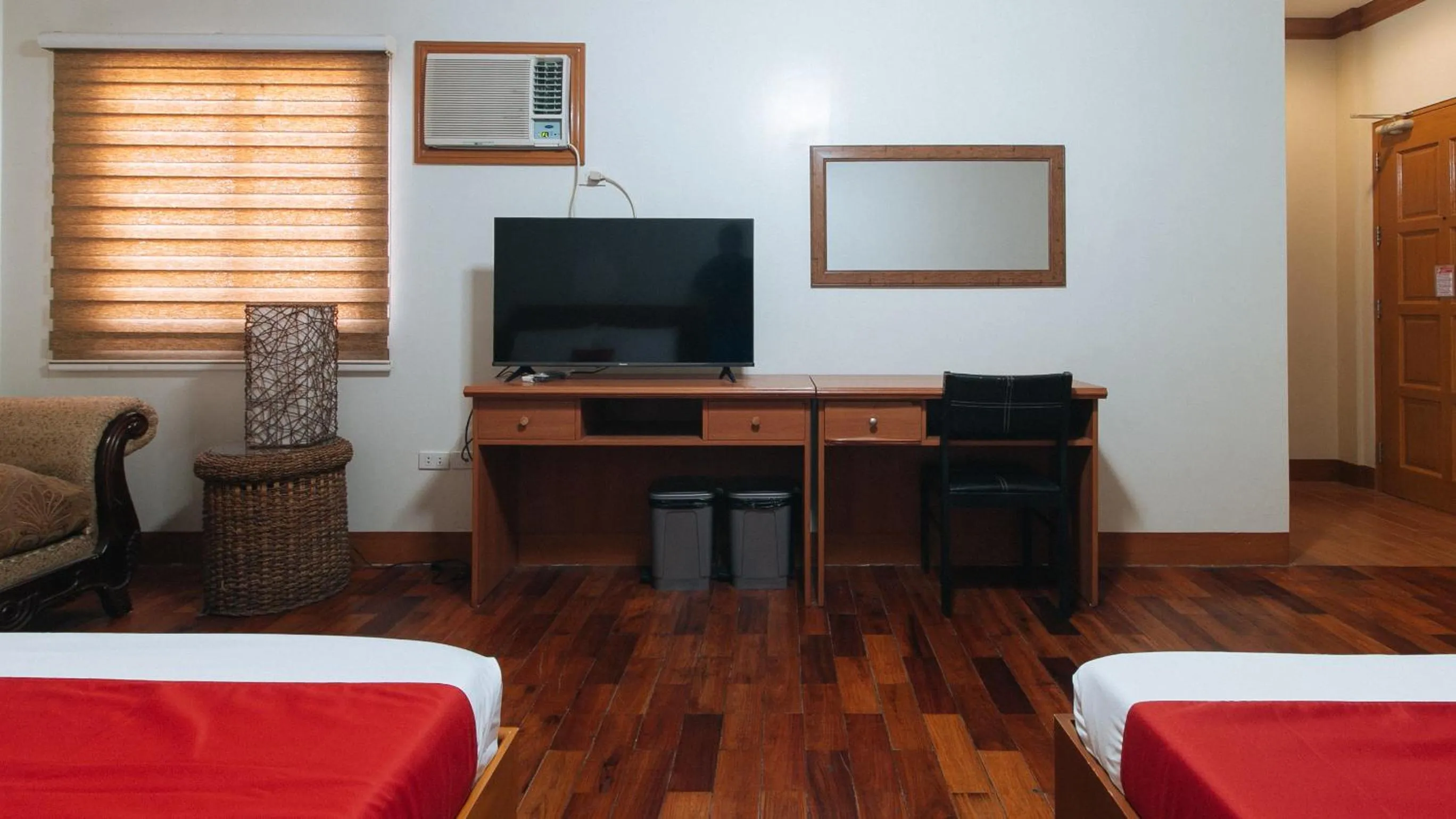 TV and multimedia, Bed in RedDoorz Premium @ Nick Hotel Gerona Tarlac