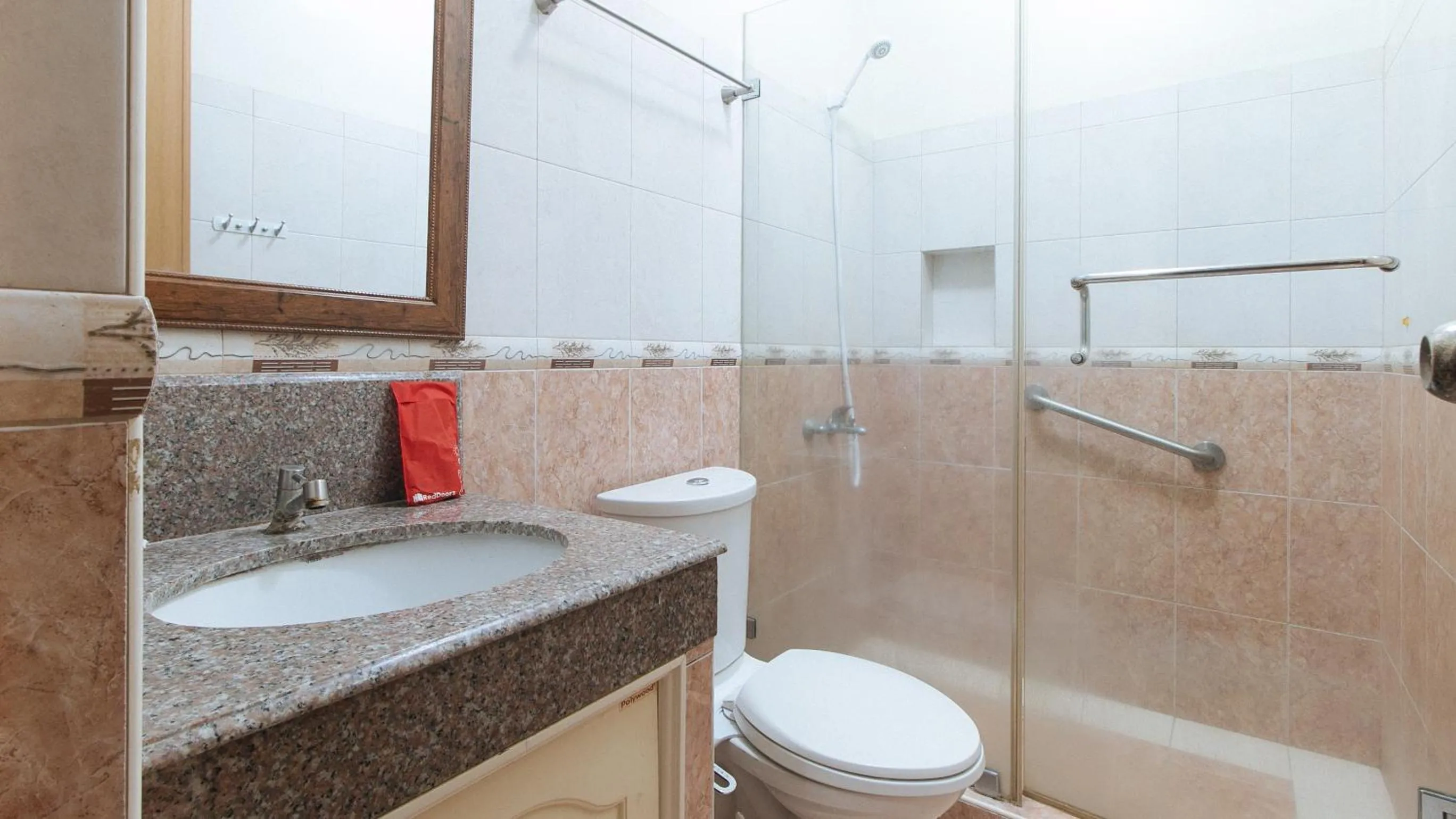 Shower in RedDoorz Premium @ Nick Hotel Gerona Tarlac