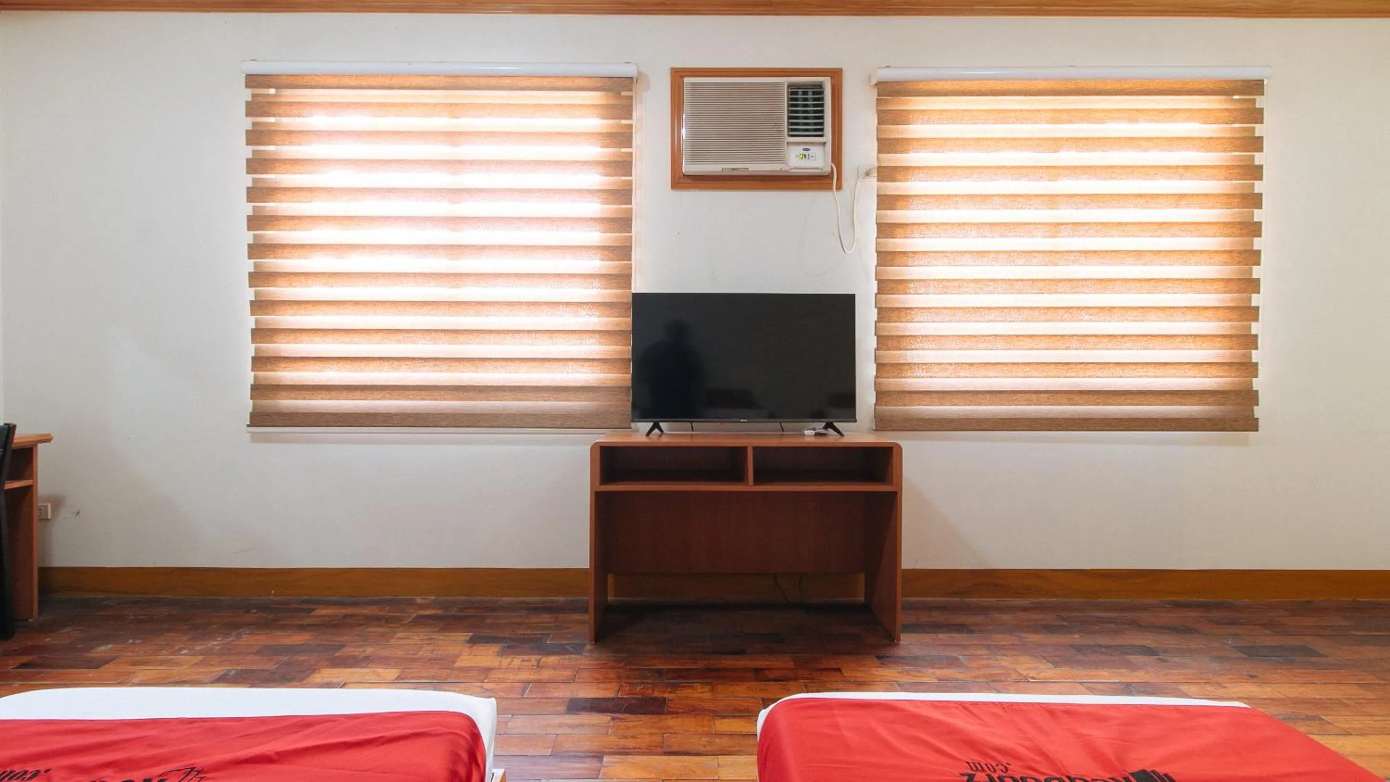 TV and multimedia, Bed in RedDoorz Premium @ Nick Hotel Gerona Tarlac