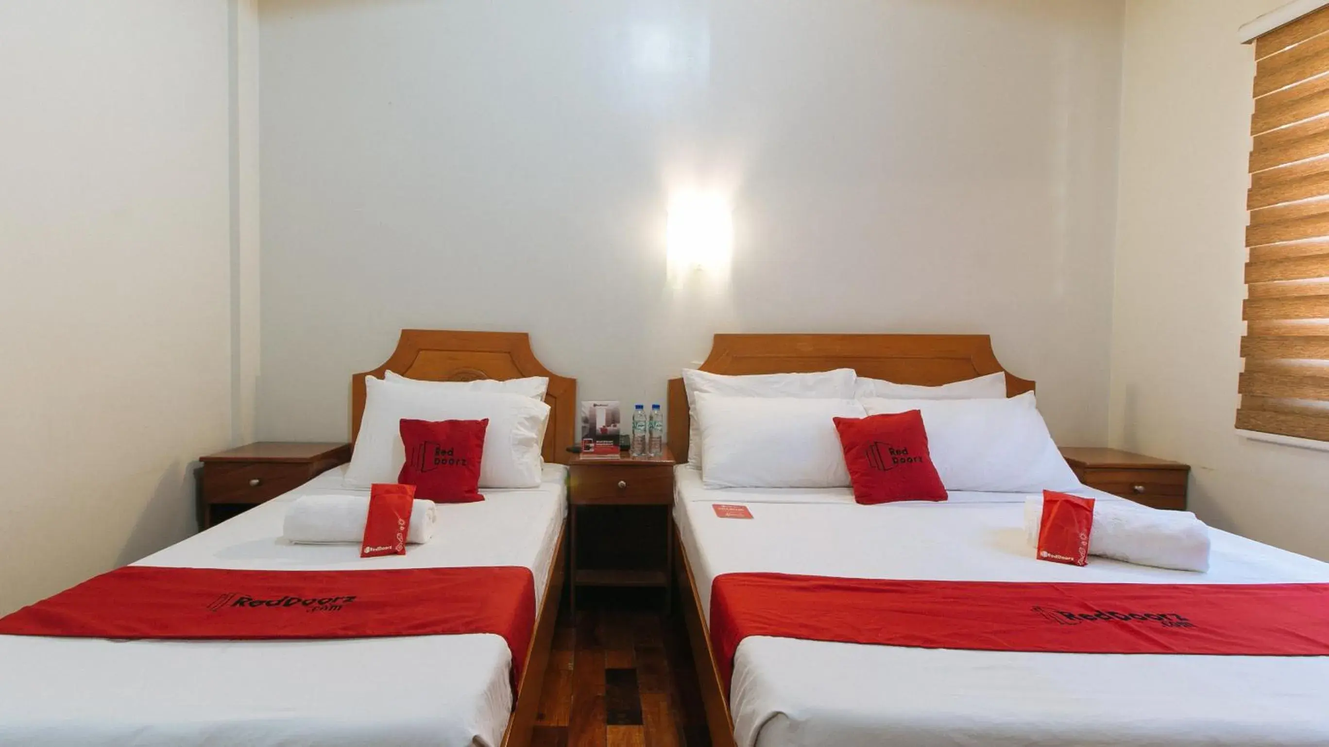 Deluxe Room in RedDoorz Premium @ Nick Hotel Gerona Tarlac Deluxe Room in RedDoorz Premium @ Nick Hotel Gerona Tarlac