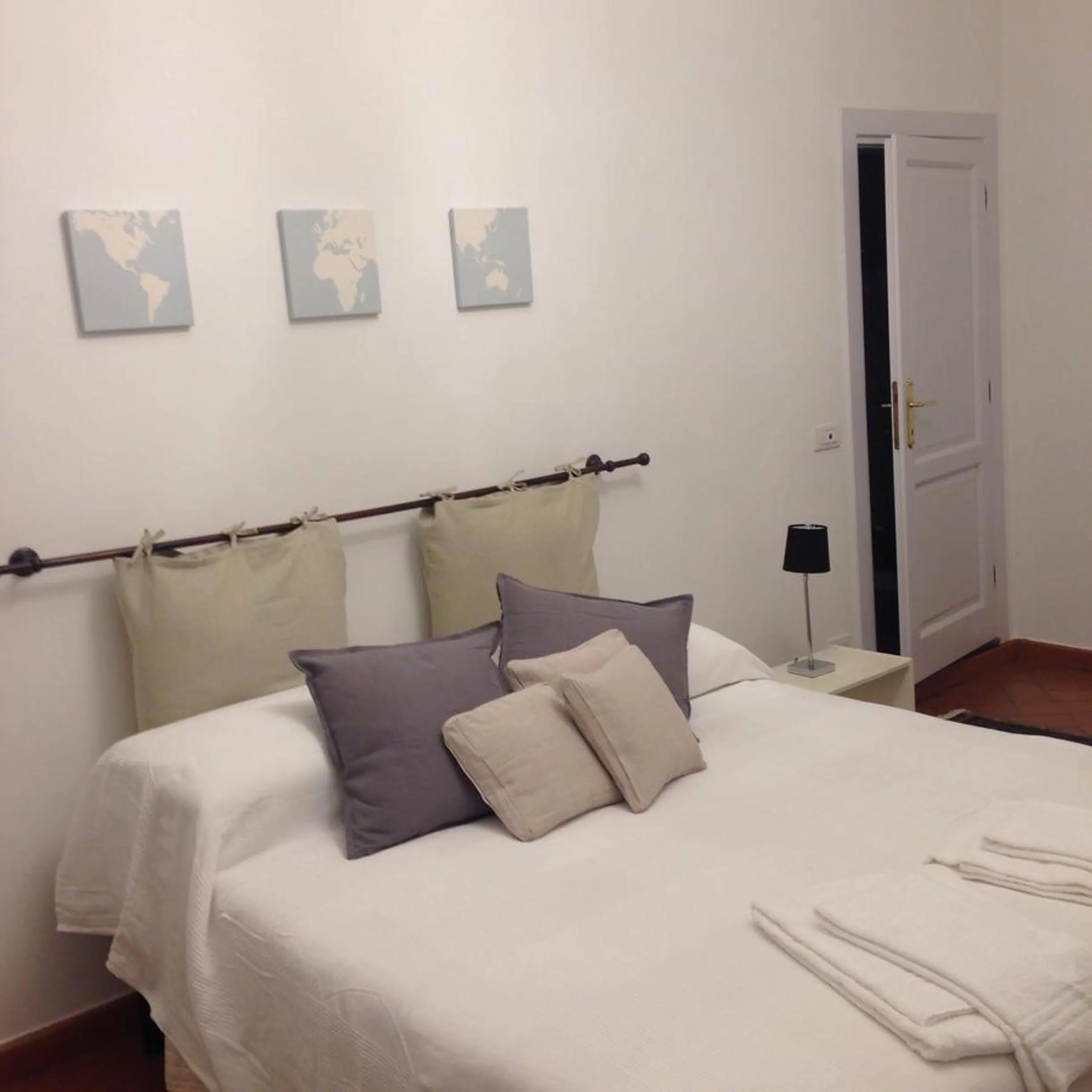 Photo of the whole room, Bed in Cosy House