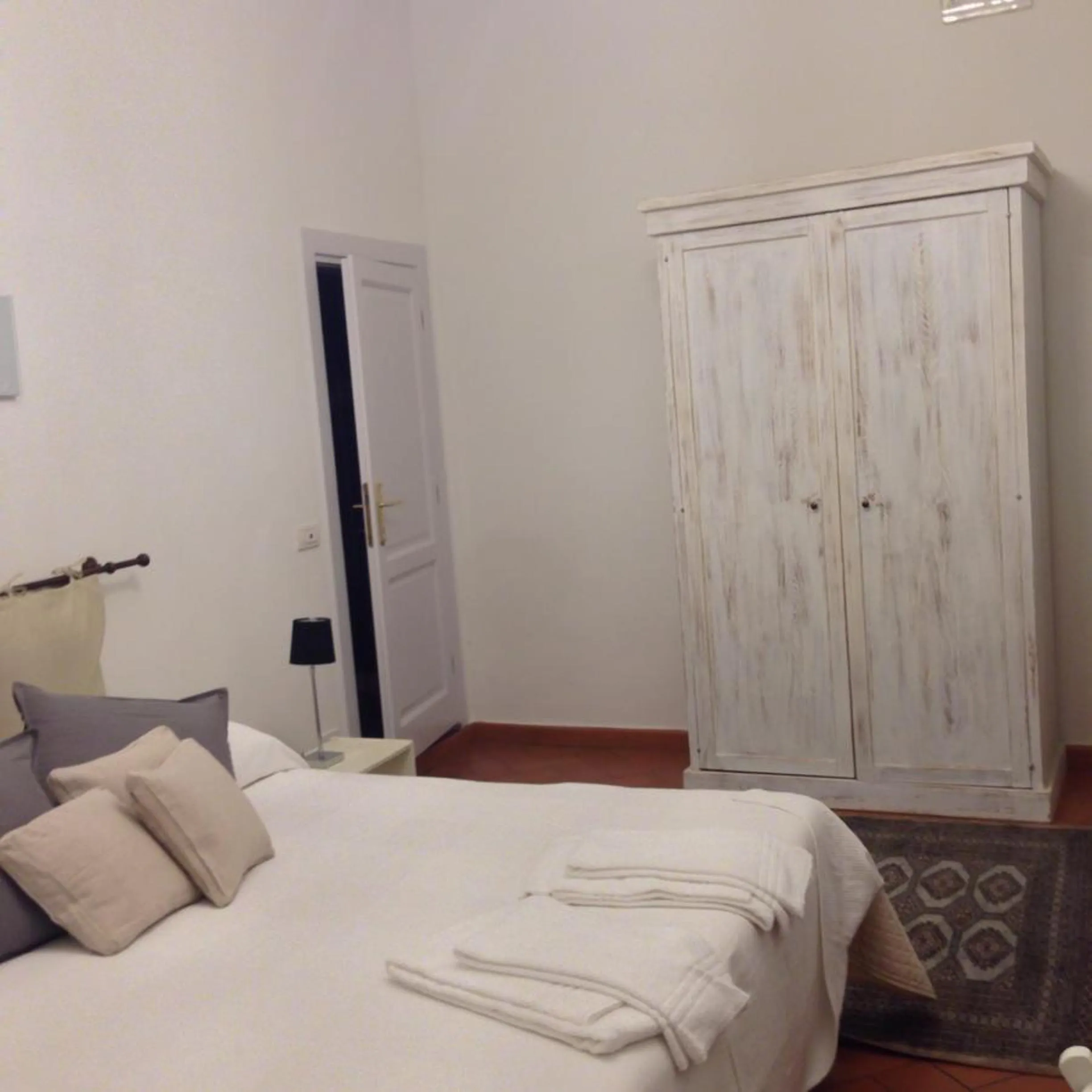 Photo of the whole room, Bed in Cosy House