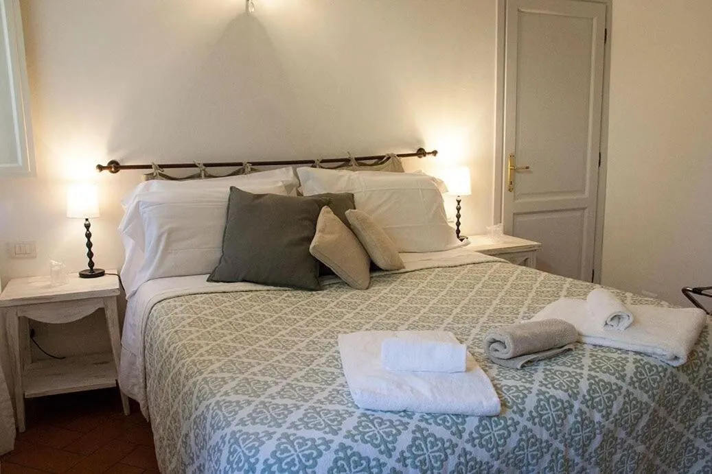 Photo of the whole room, Bed in Cosy House