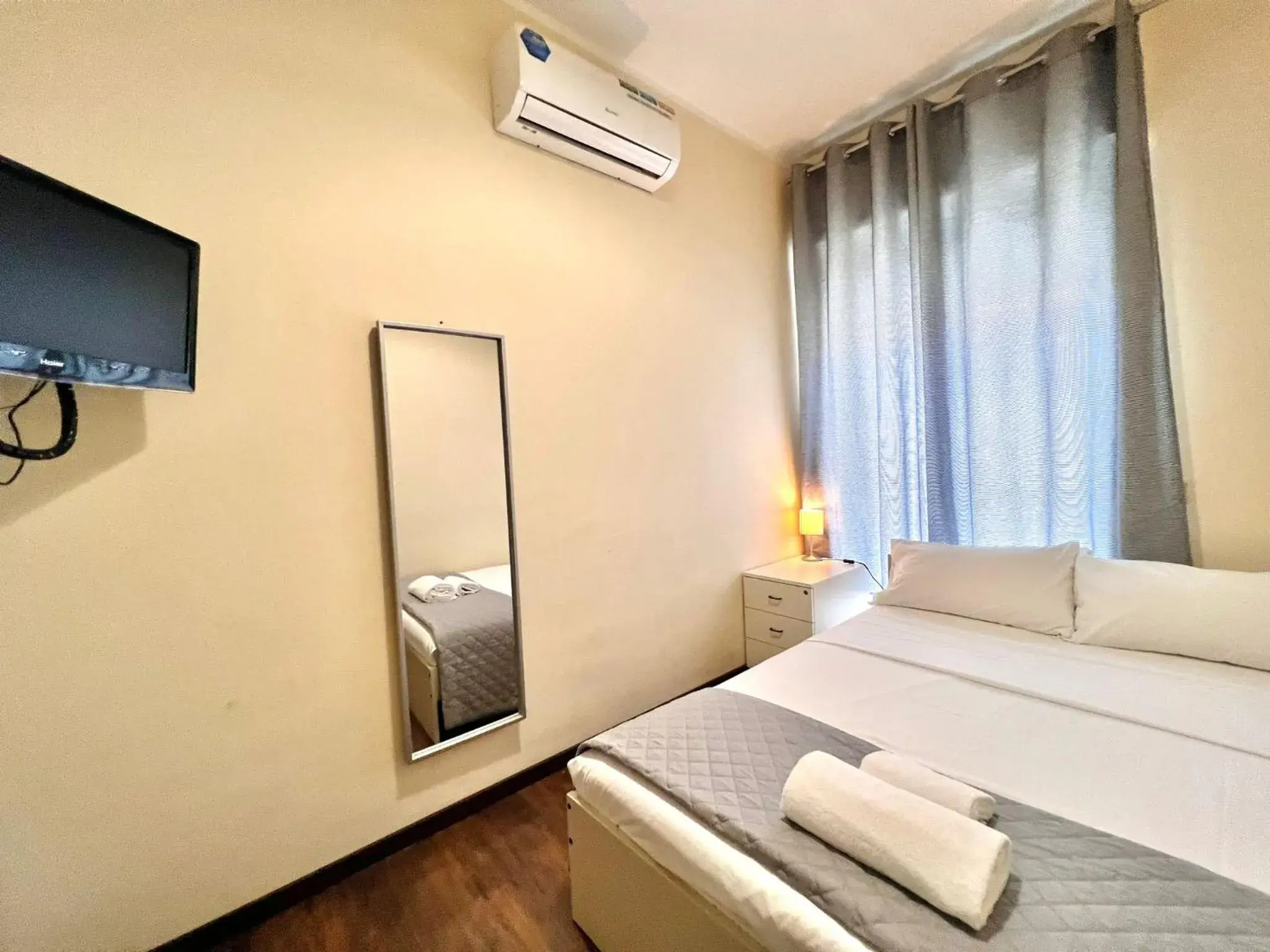 Single Room with Shared Bathroom - single occupancy in Bergamoincity Single Room with Shared Bathroom - single occupancy in Bergamoincity