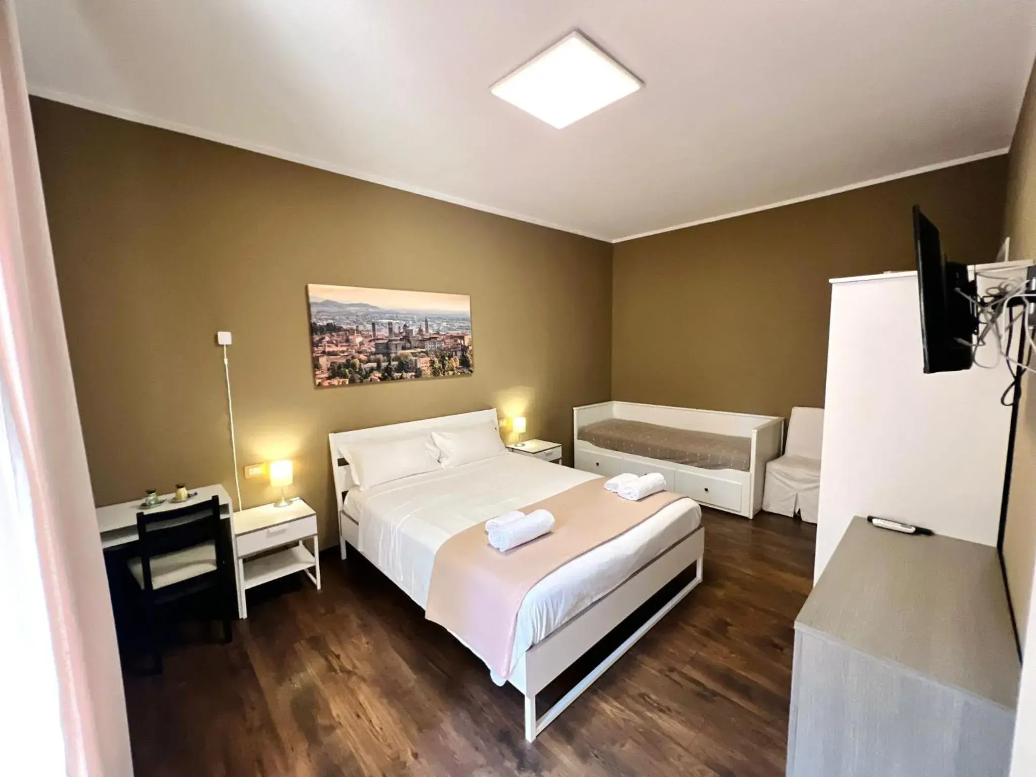 Double or Twin Room with Private Bathroom - single occupancy in Bergamoincity Double or Twin Room with Private Bathroom - single occupancy in Bergamoincity