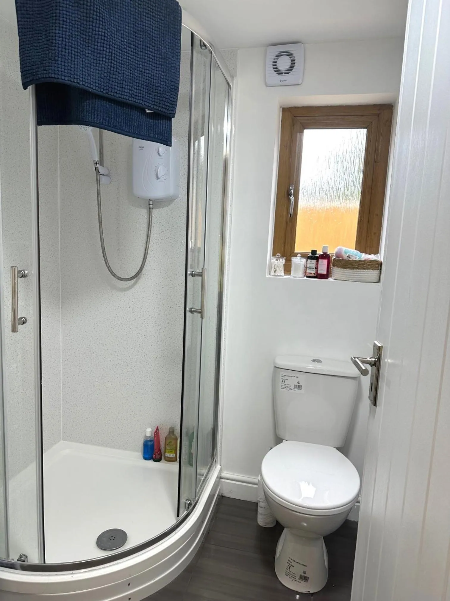 Shower in Oxford Guest House