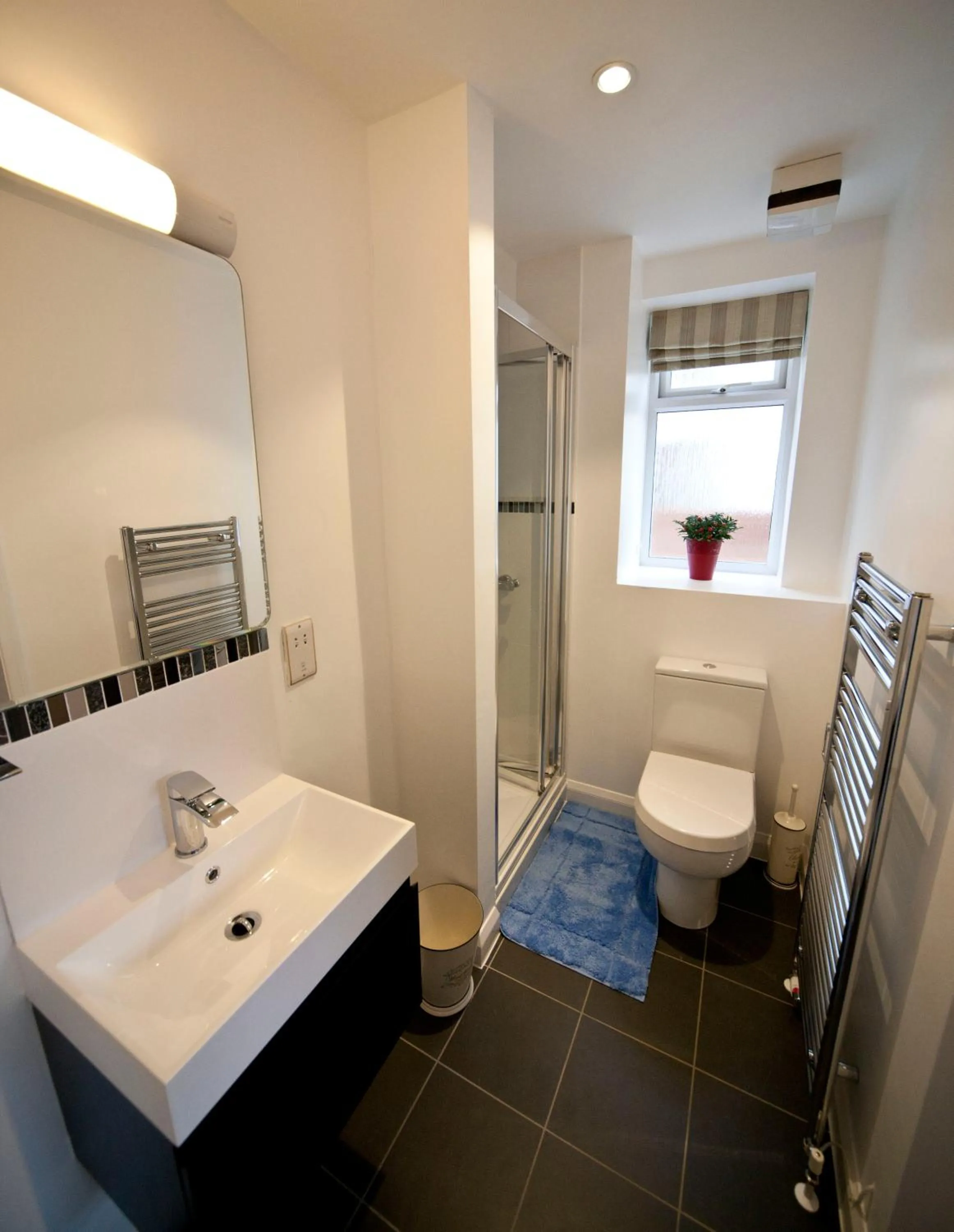 Bathroom in Oxford Guest House