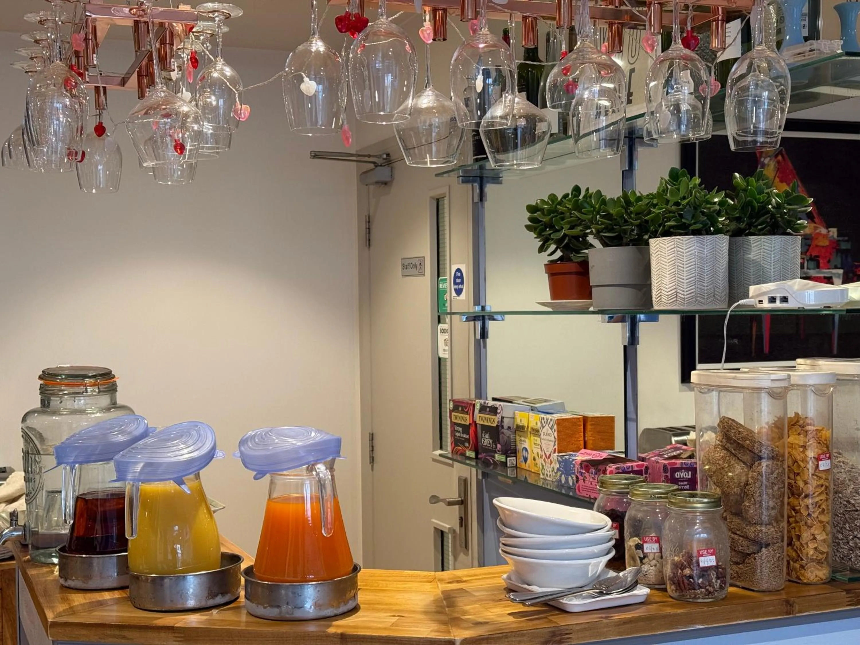 Restaurant/places to eat in Oxford Guest House