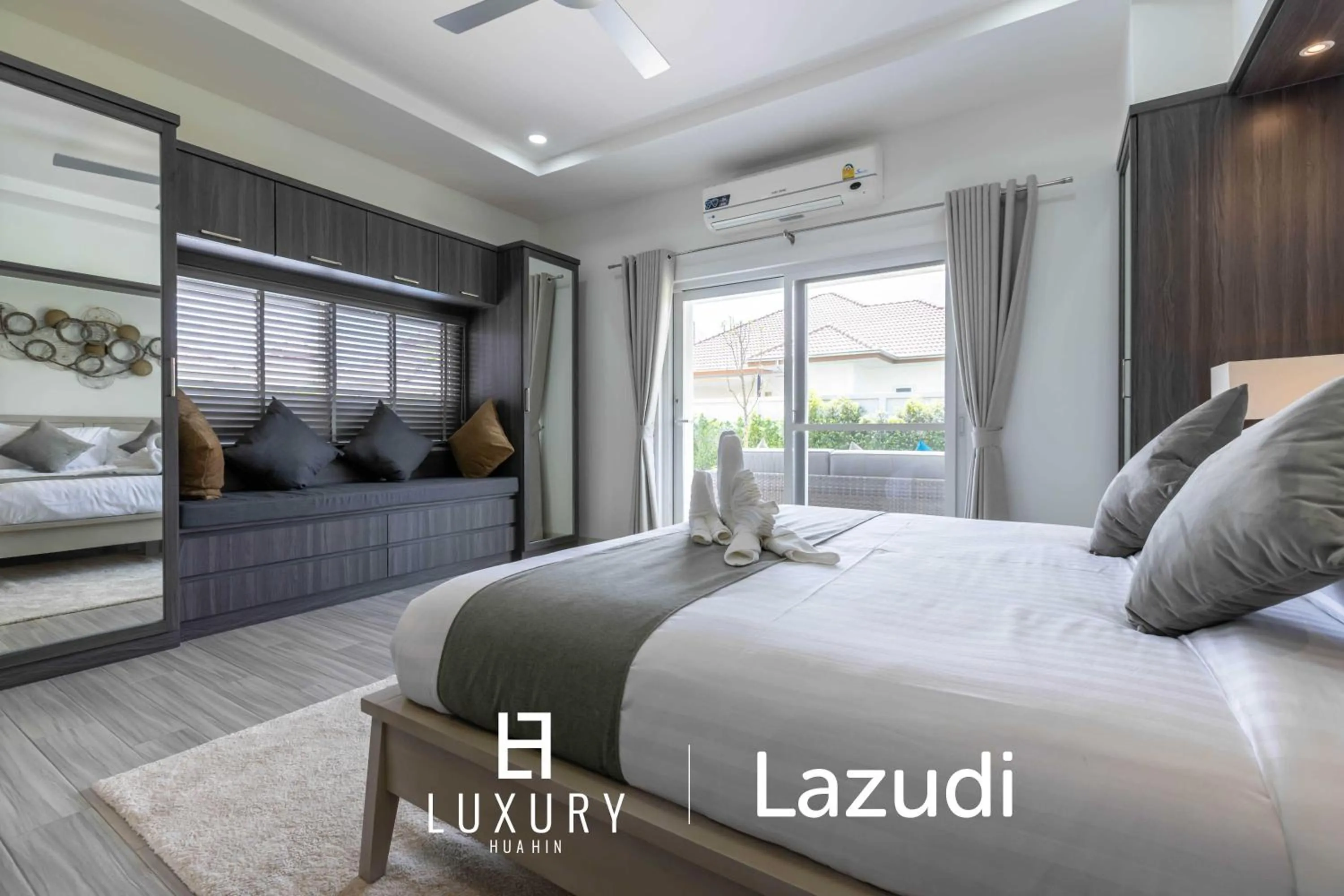 Bed in New Modern 3 Bedroom Pool Villa MS24