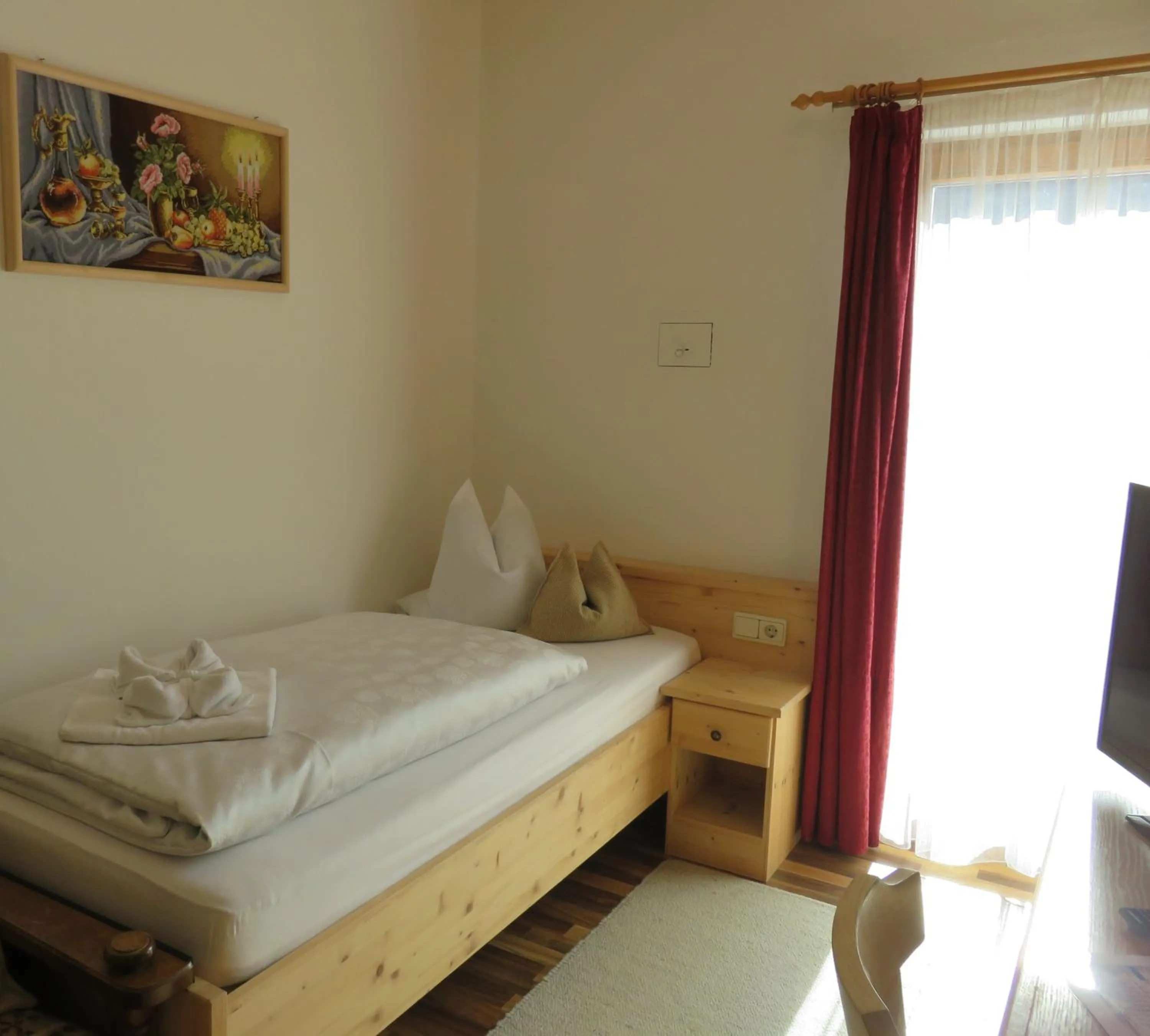 Photo of the whole room, Bed in Gasthof Jägerheim