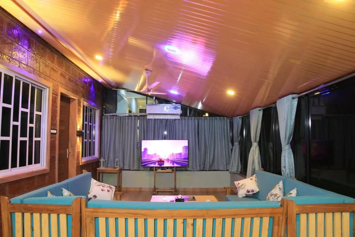 TV and multimedia in Privy Stays- Bherse Villa