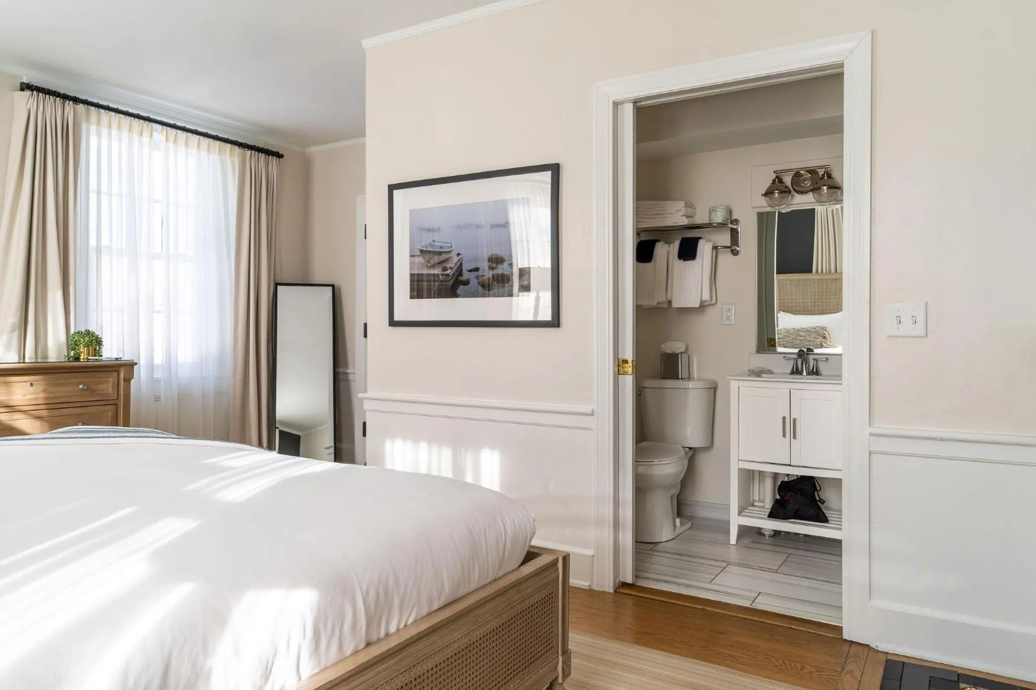 Bedroom, Bed in The Federal